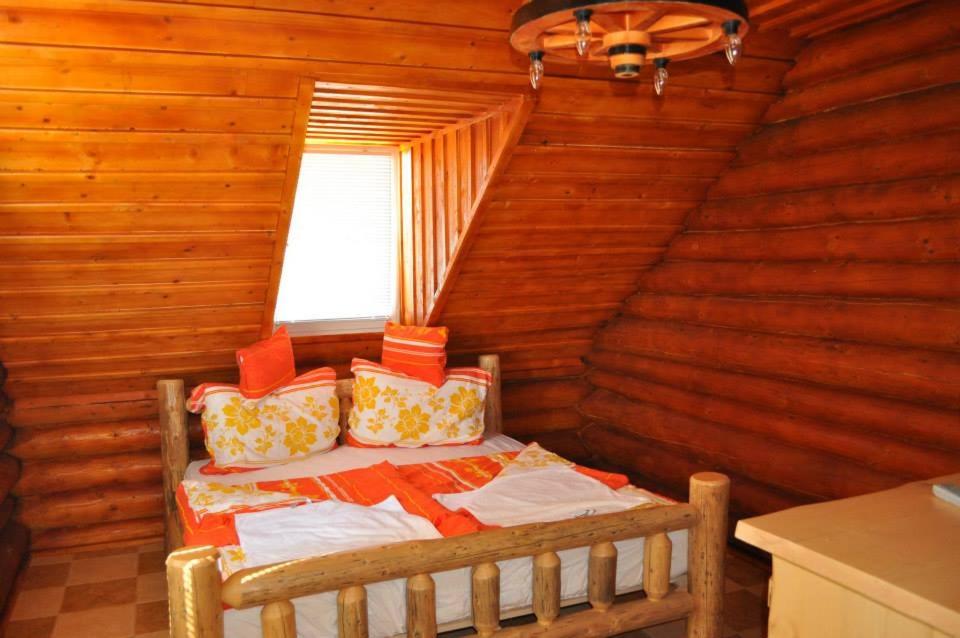 Rönk-wellness Panzió Mezőpeterd