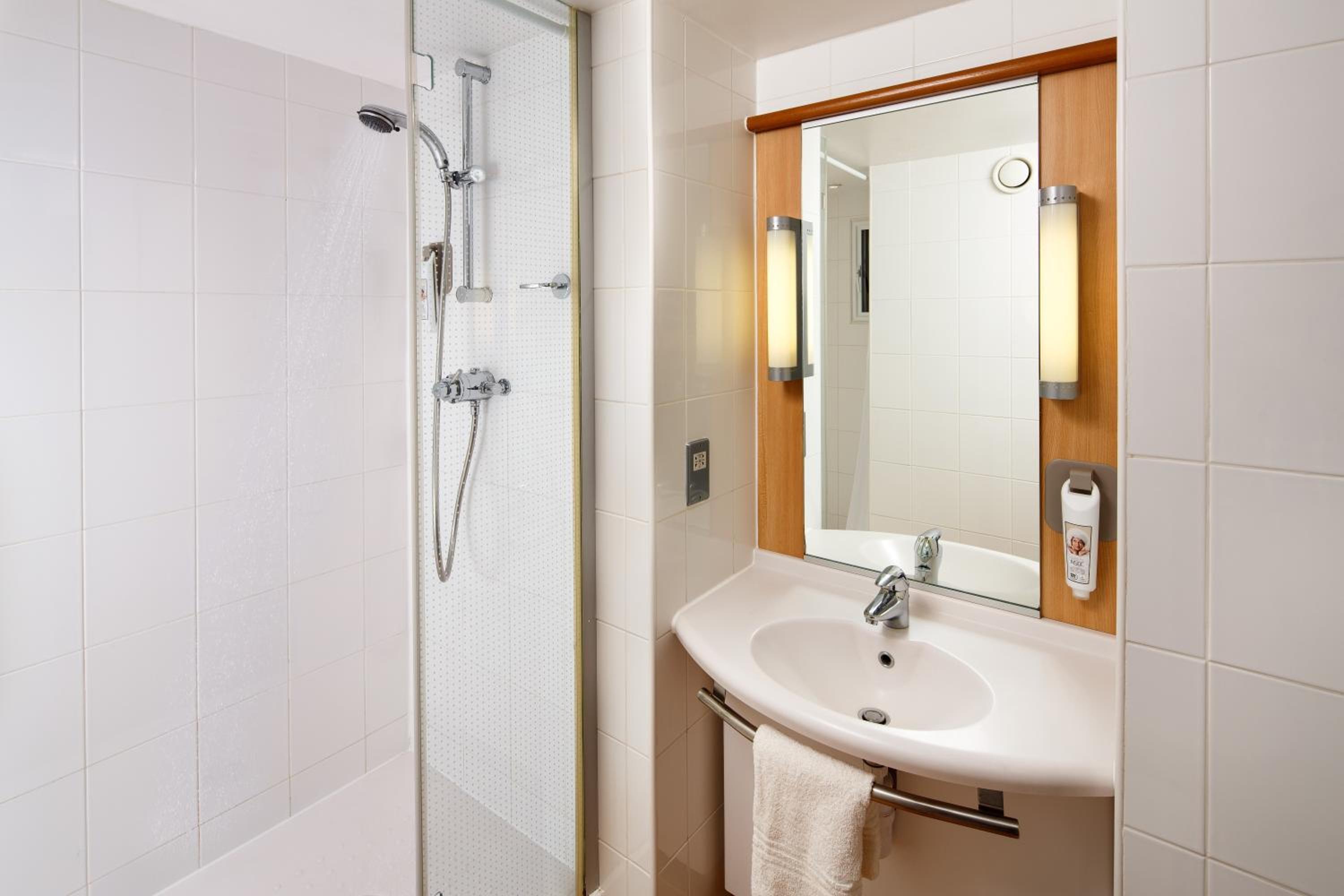 ibis Birmingham Centre New Street Station Hotel — photo 23