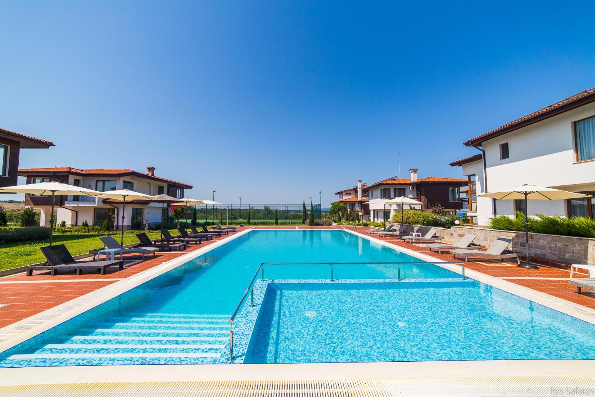Villas in Complex Trakiyskiy Bryag