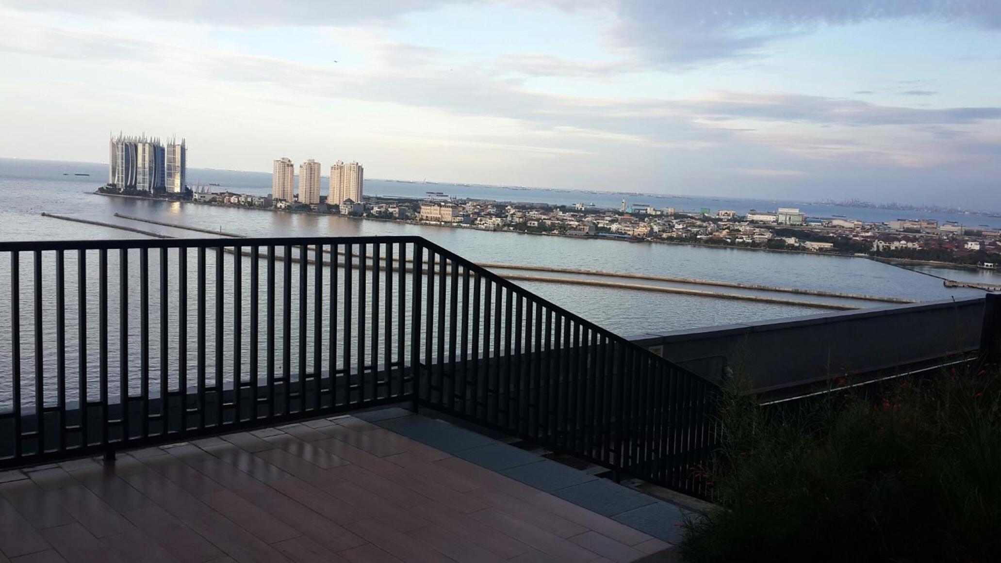 Robert's Condominium