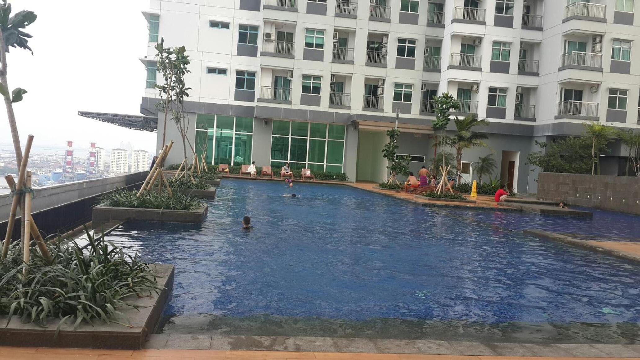 Robert's Condominium
