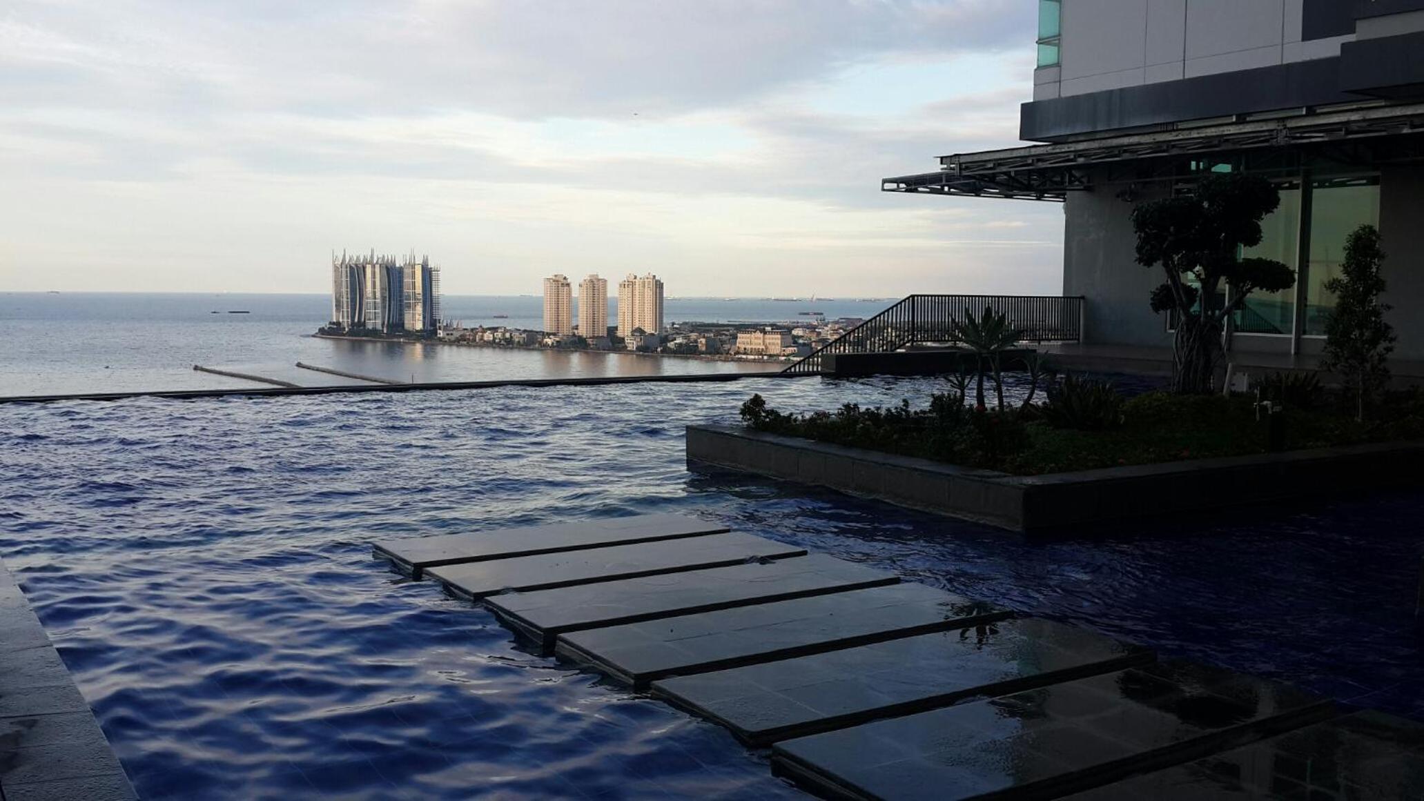 Robert's Condominium
