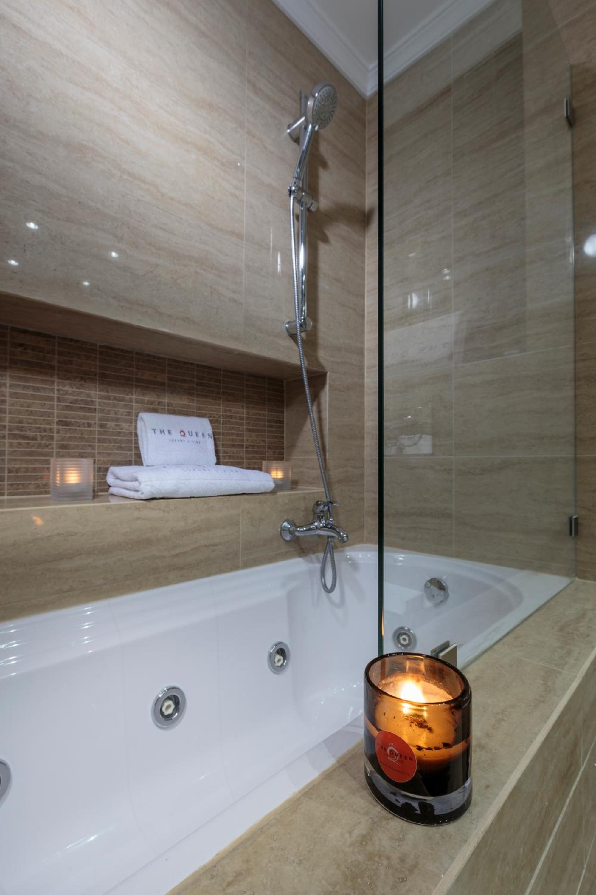 The Queen Luxury Apartments - Villa Vinicia
