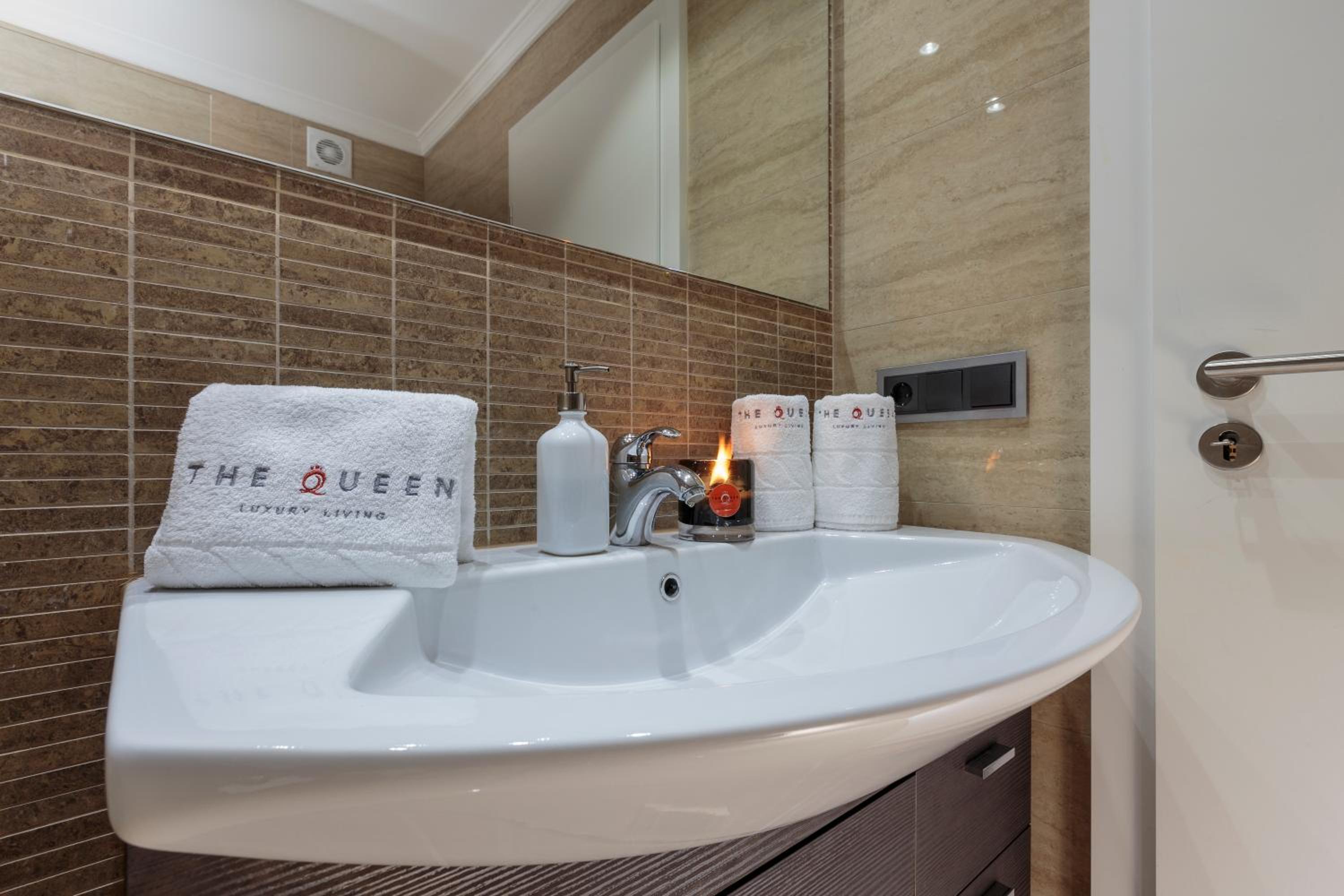 The Queen Luxury Apartments - Villa Vinicia