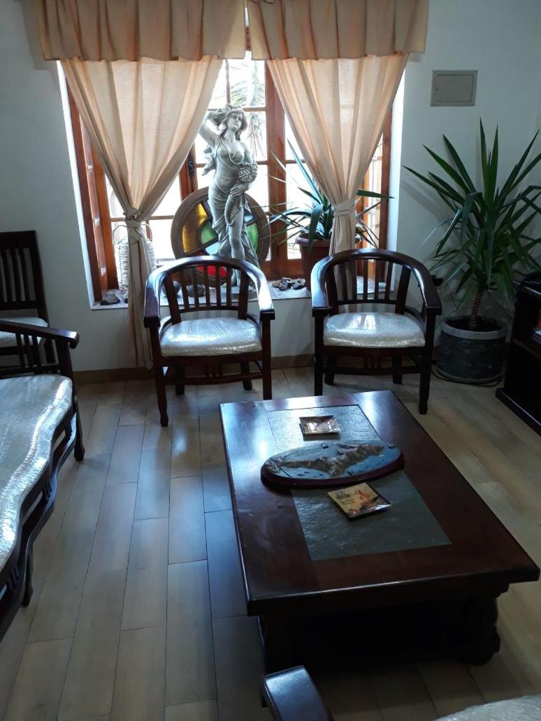 Hostal Casa Amarilla San Vicente de Tagua Tagua