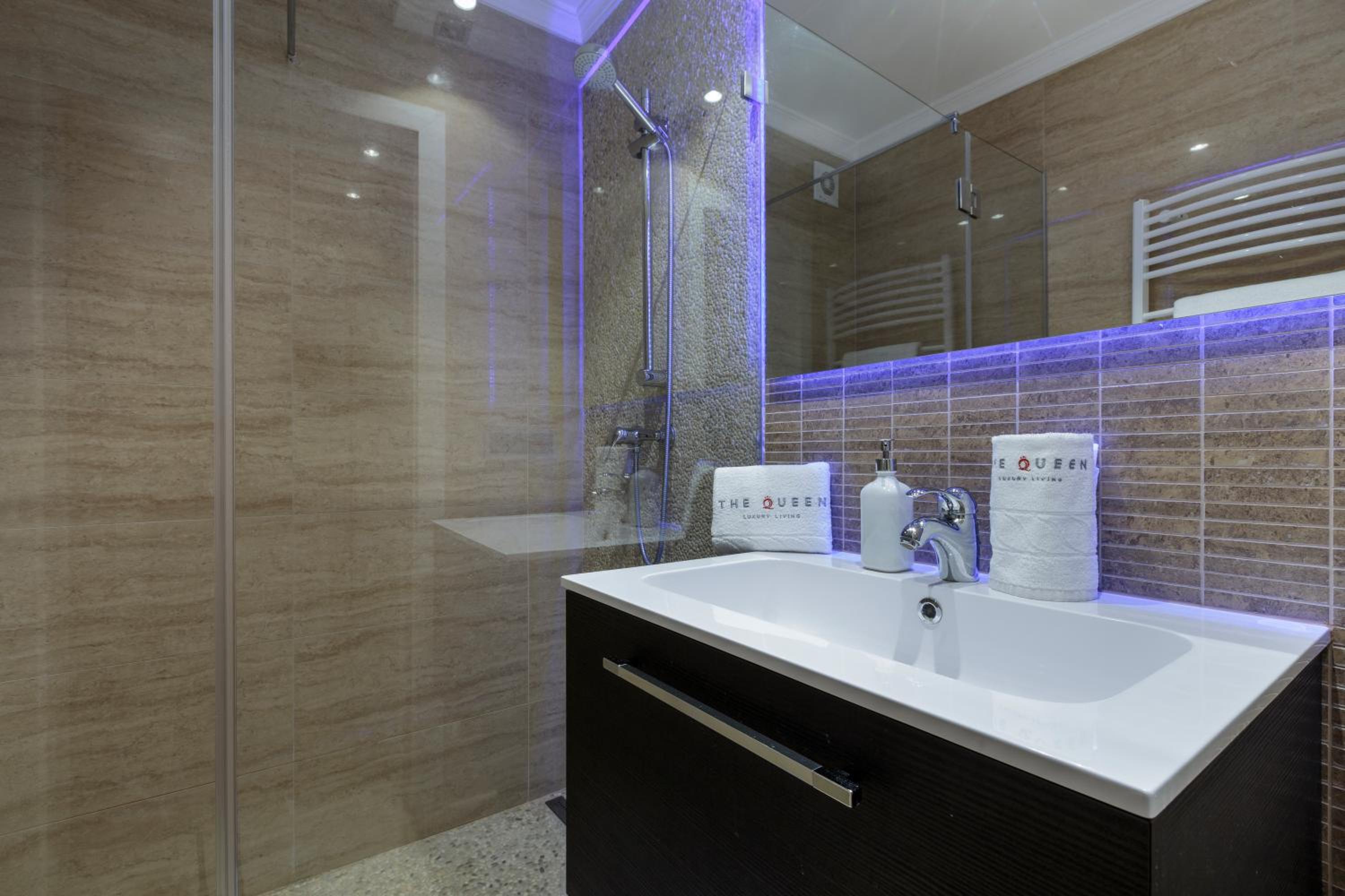 The Queen Luxury Apartments - Villa Vinicia