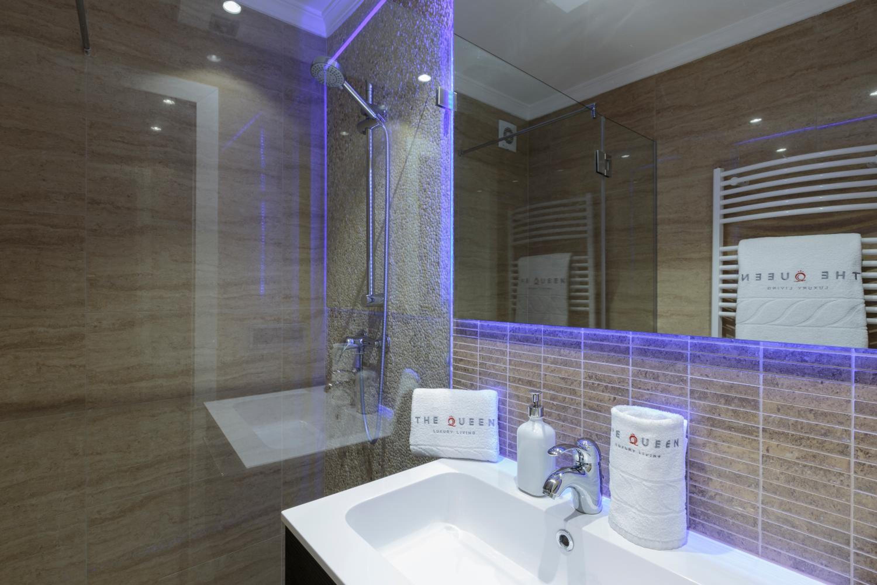 The Queen Luxury Apartments - Villa Vinicia