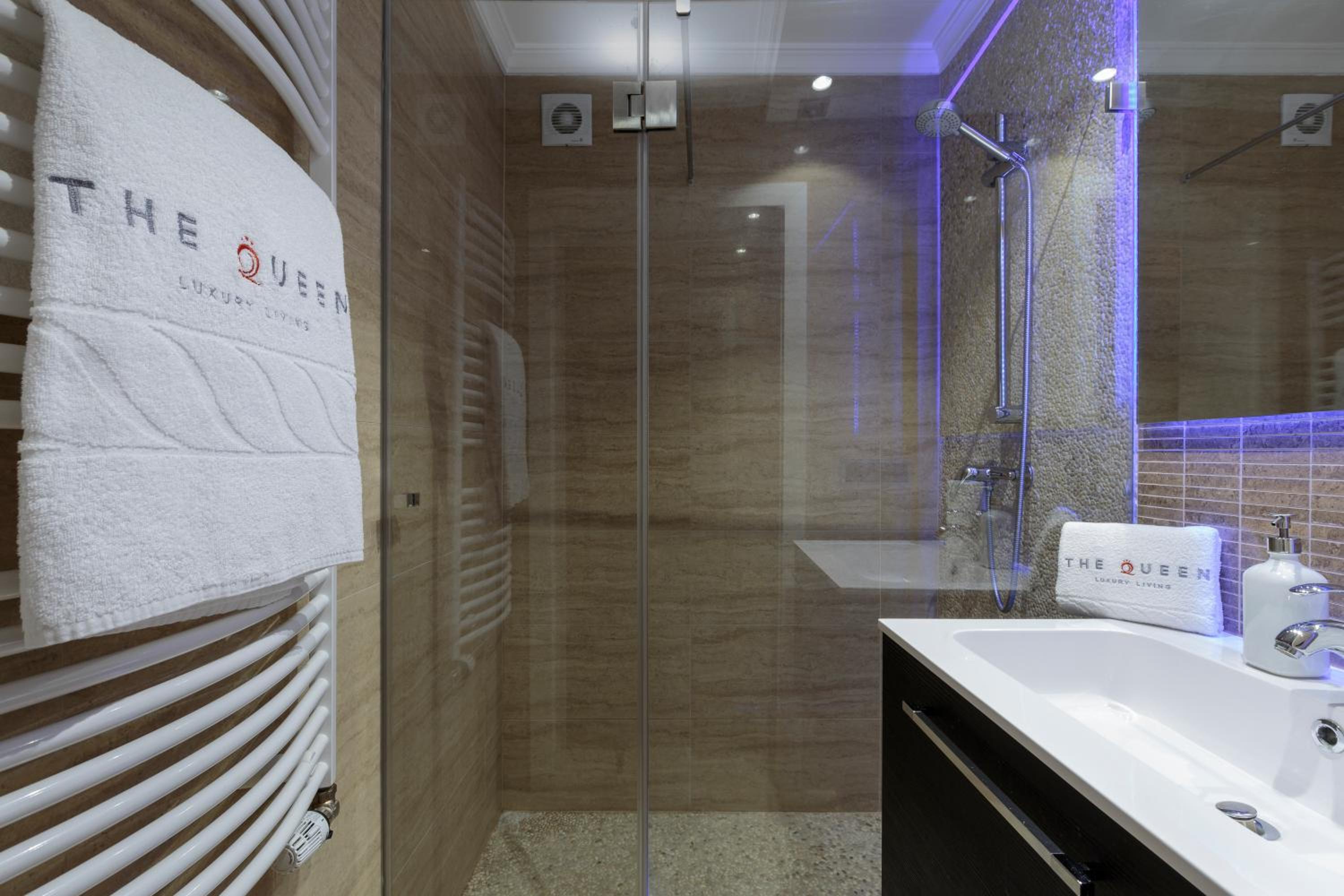 The Queen Luxury Apartments - Villa Vinicia