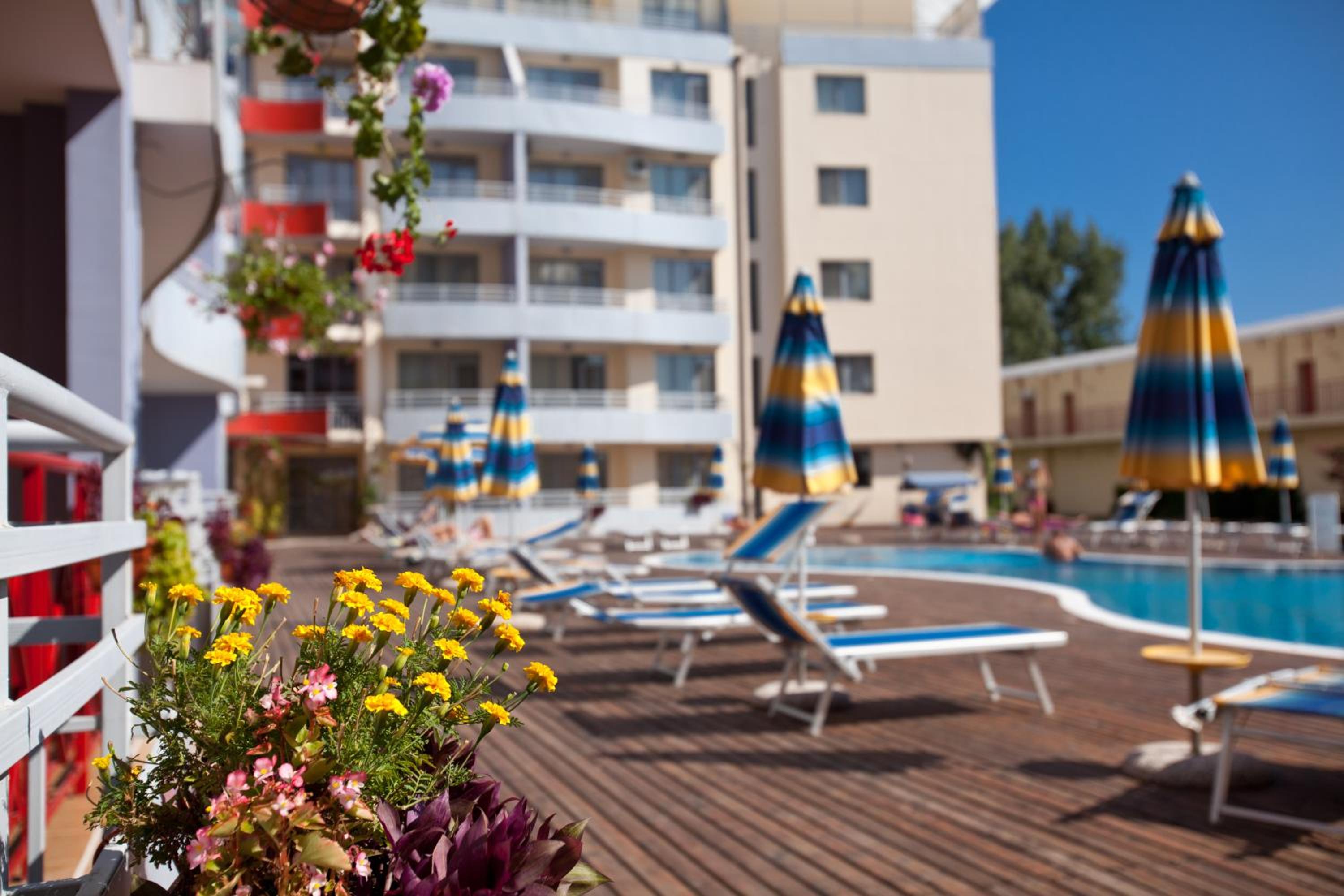 Bratanov Central Plaza apartments