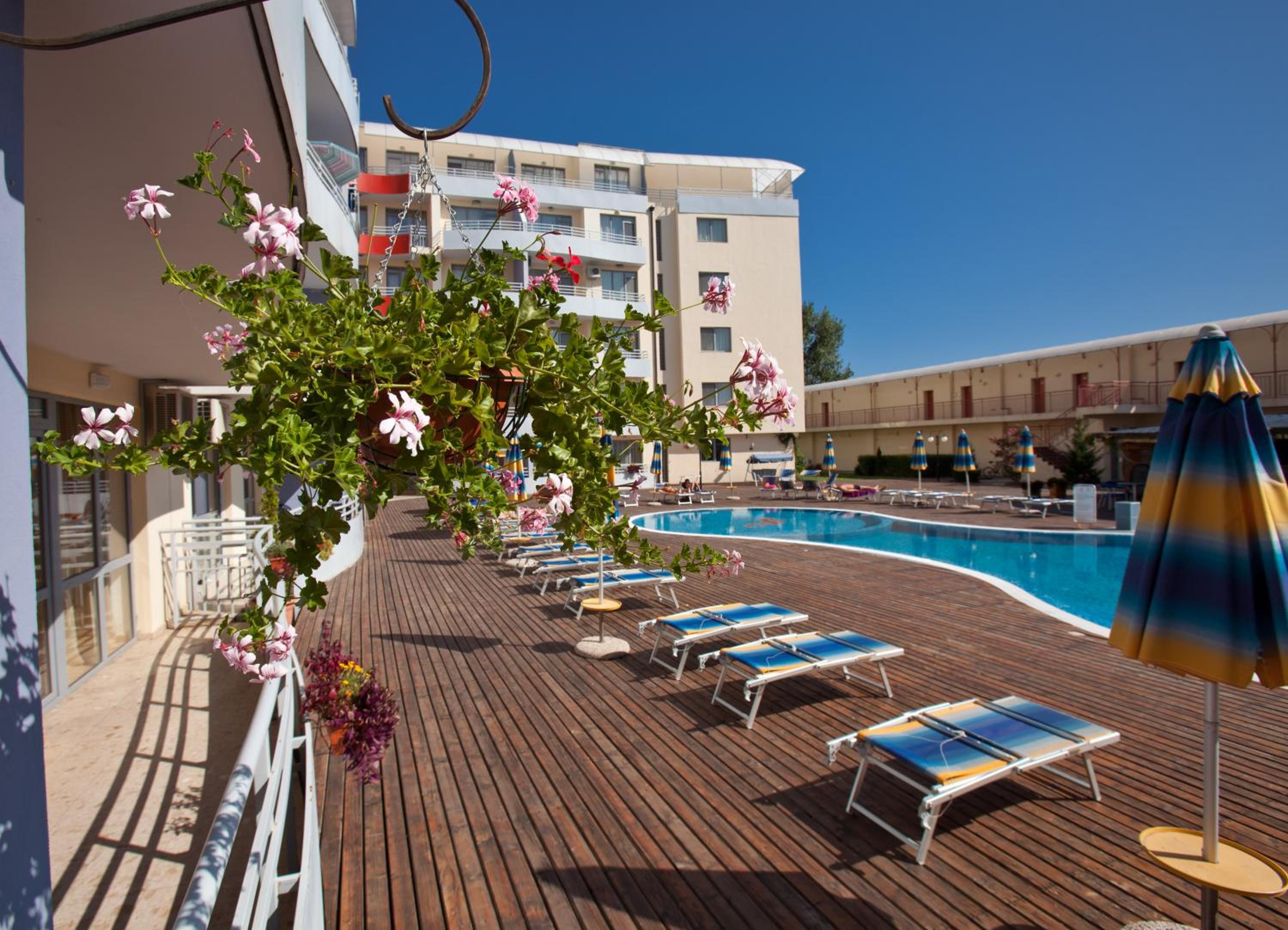 Bratanov Central Plaza apartments