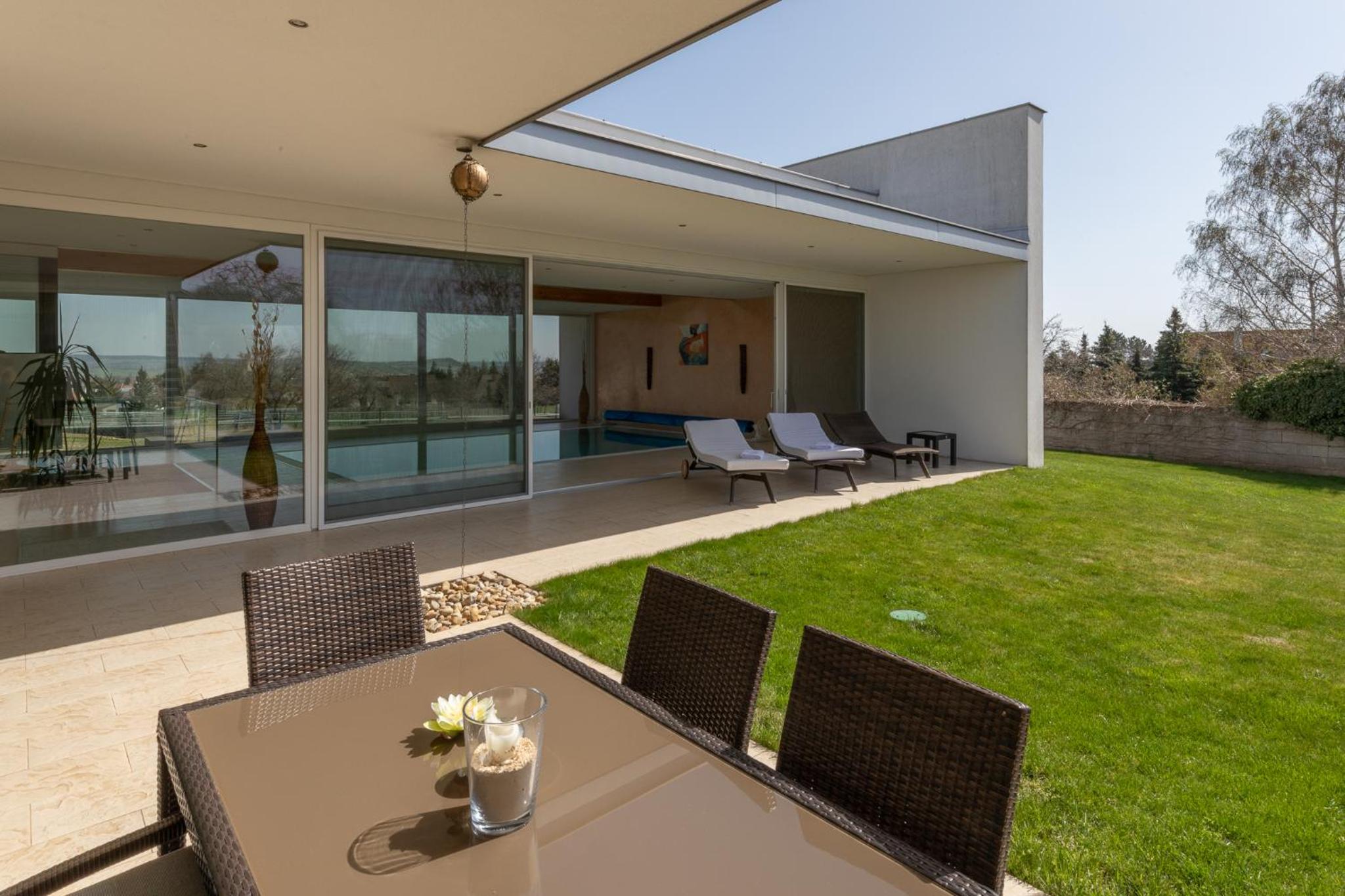 Country Lake Villa