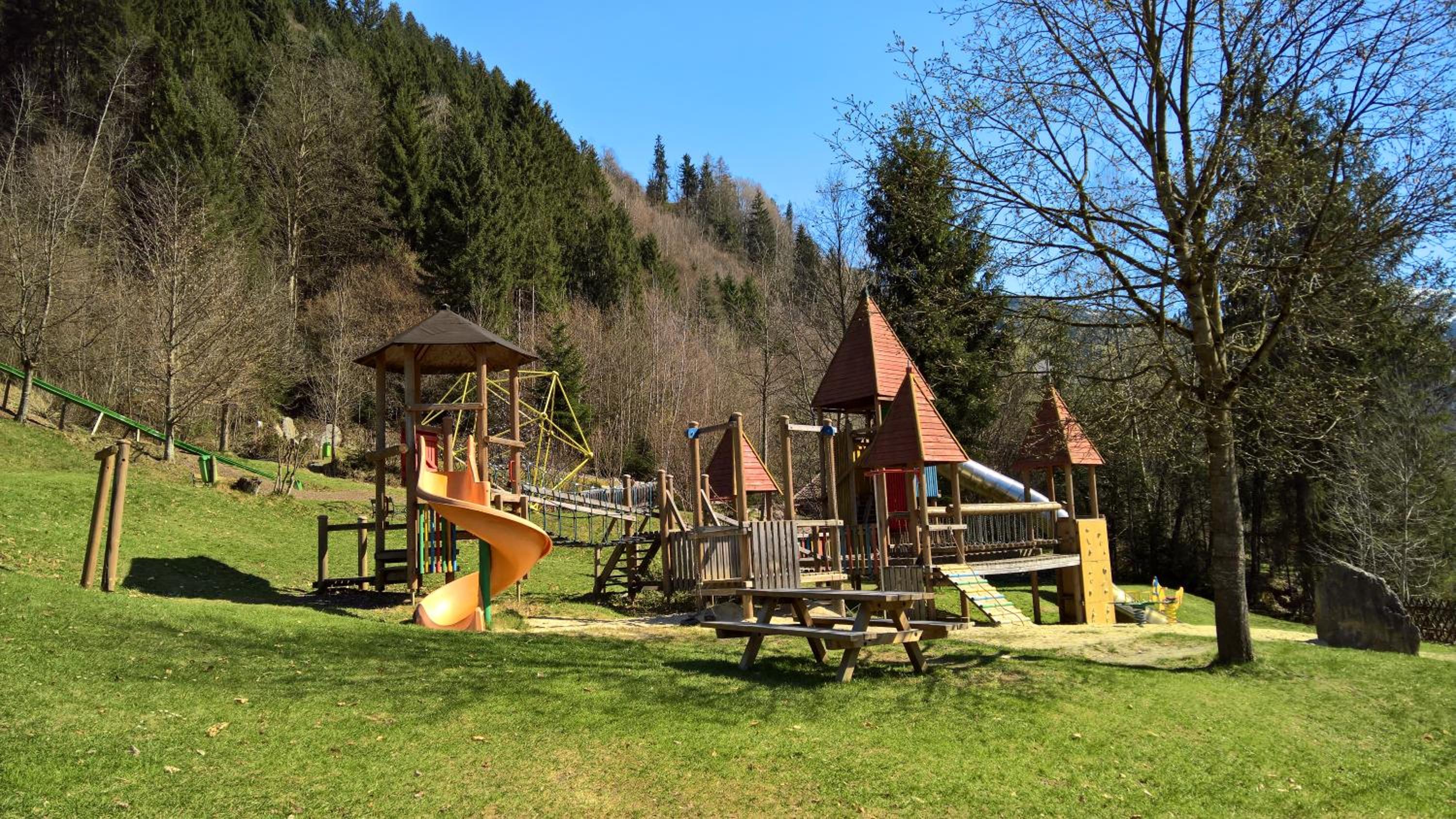 Mountainview Lodge - Chalet im Zillertal direkt am 5 Sterne Campingplatz Aufenfeld mit Hallenbad und Sauna