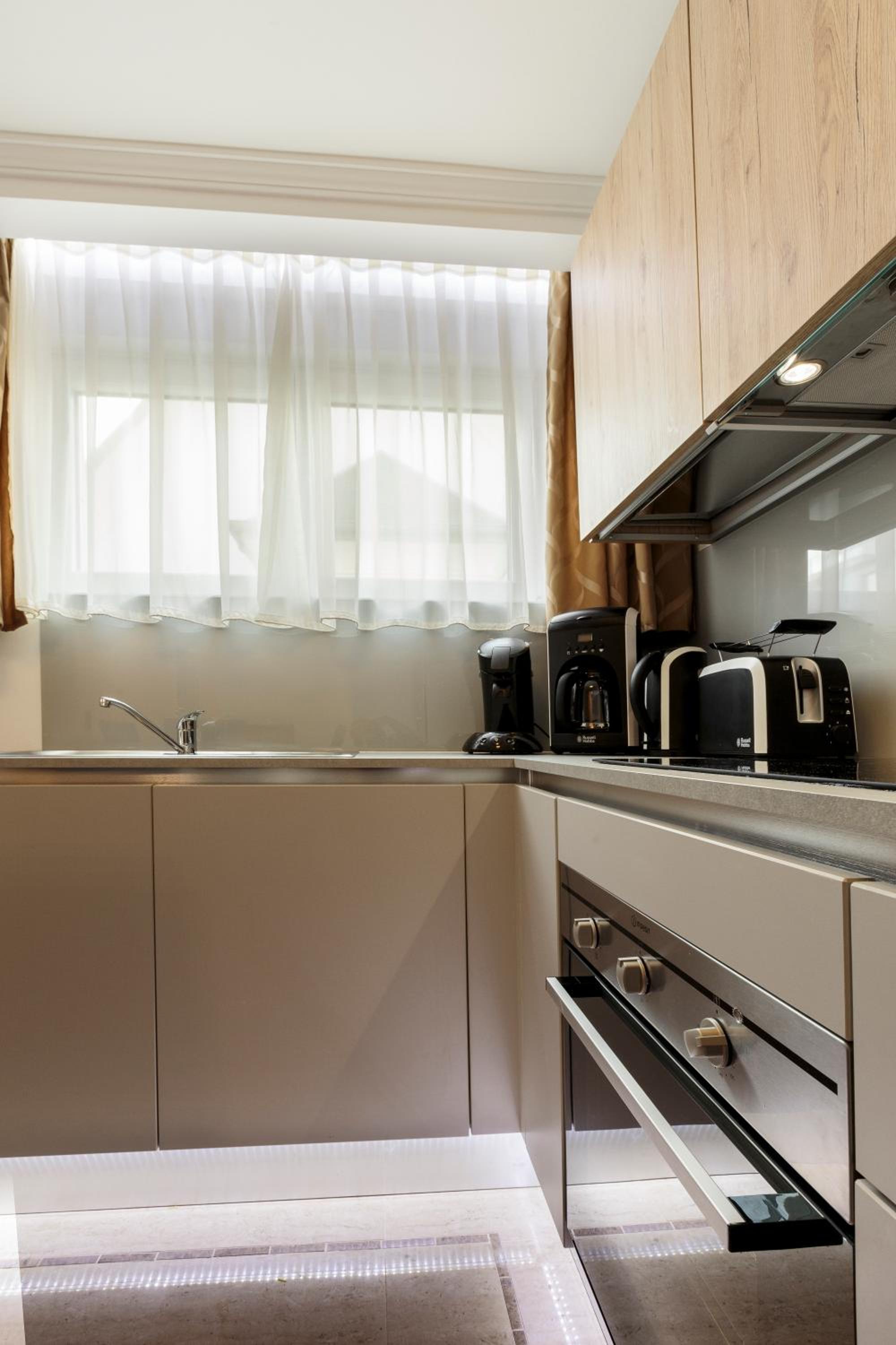The Queen Luxury Apartments - Villa Vinicia