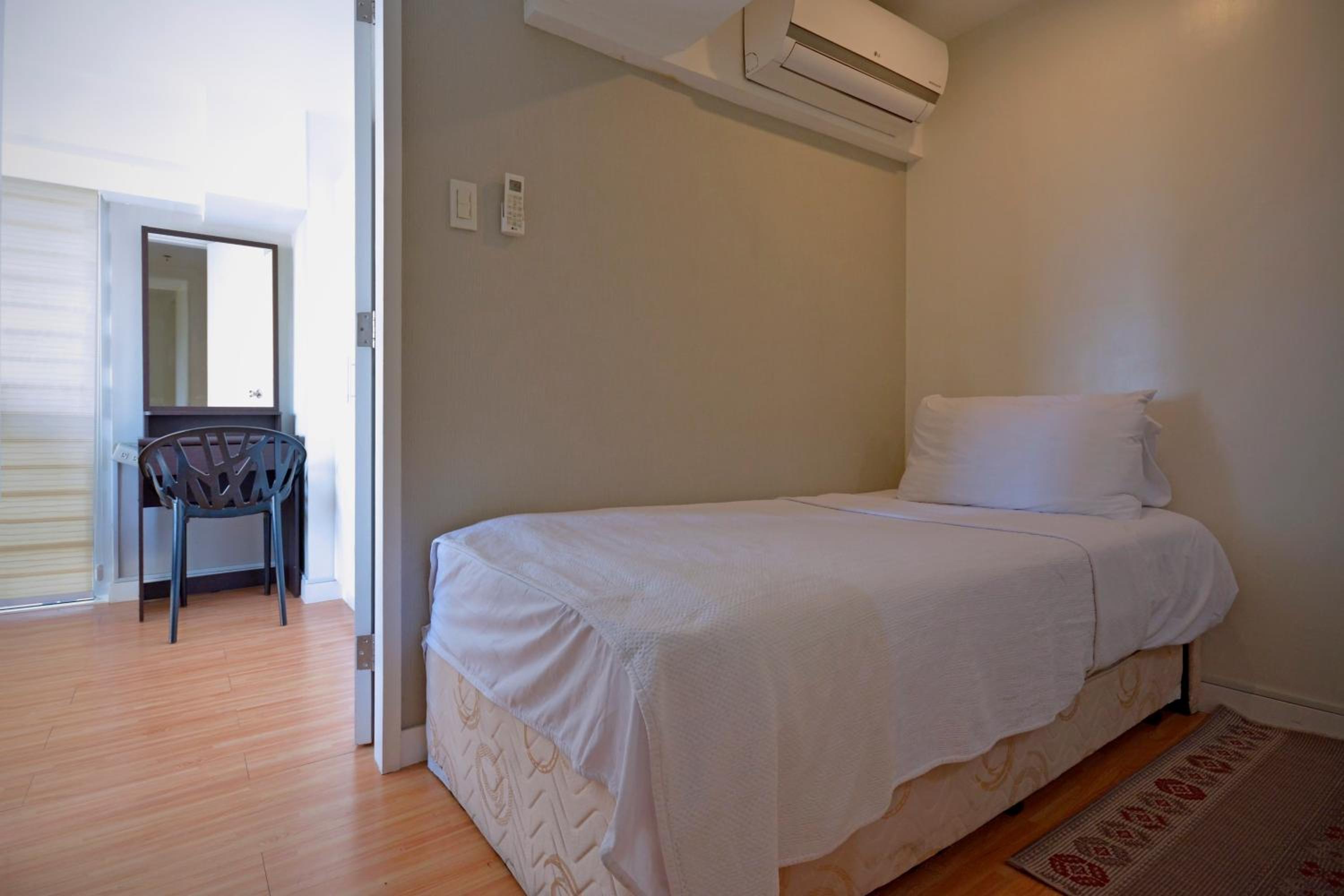 Victoria SOHO Suites, Manila - 12