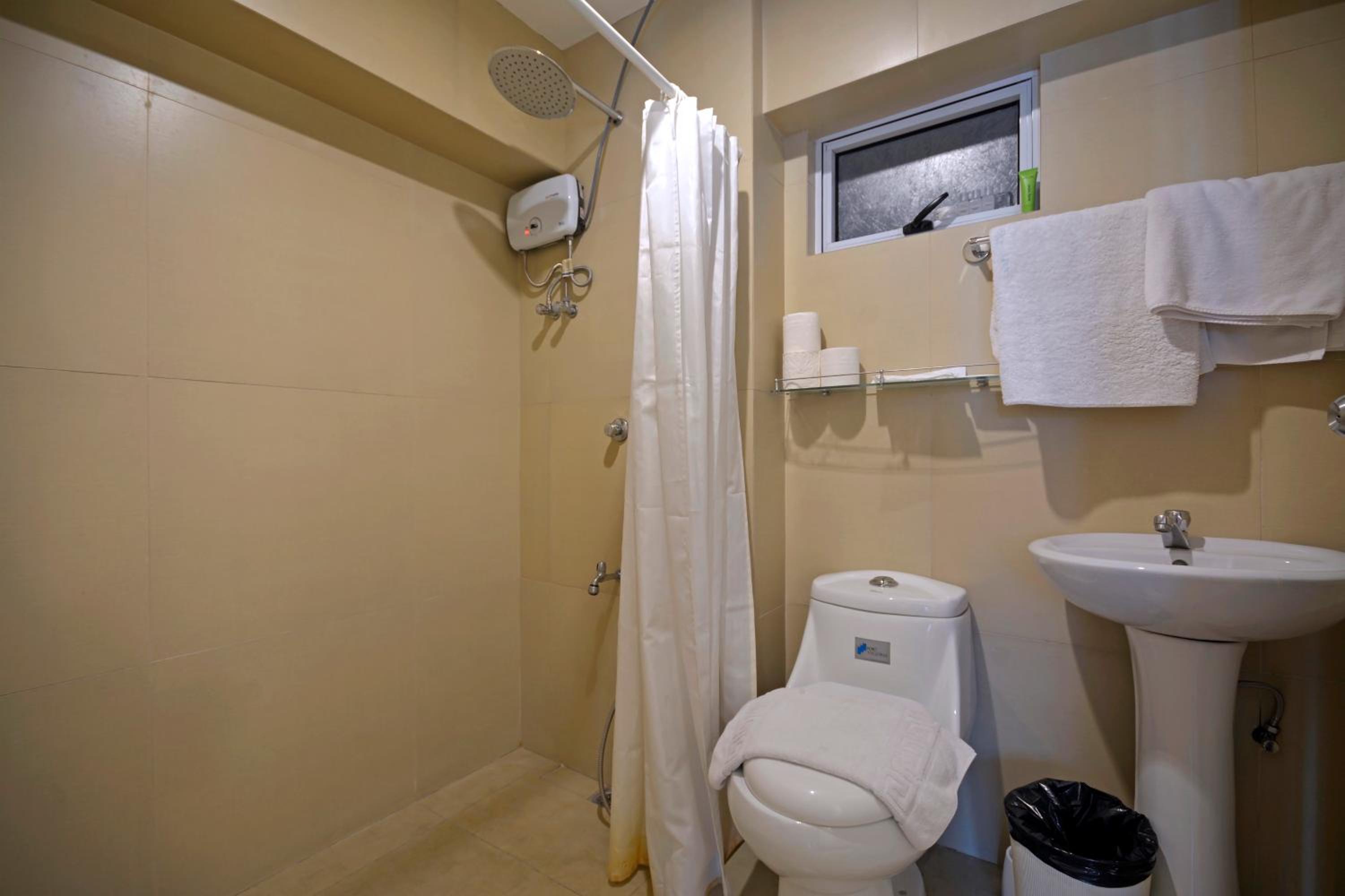 Victoria SOHO Suites, Manila - 22