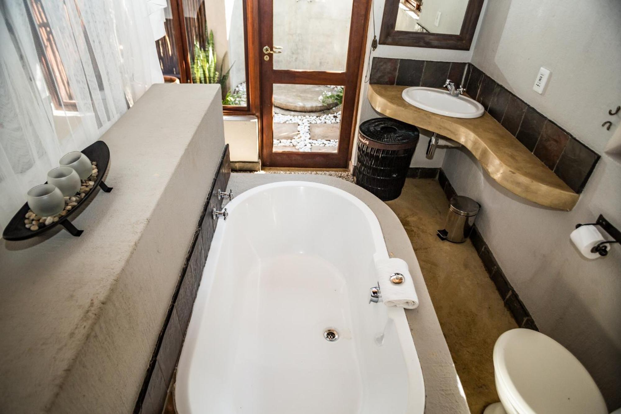 Hoedspruit Raptors Lodge N16