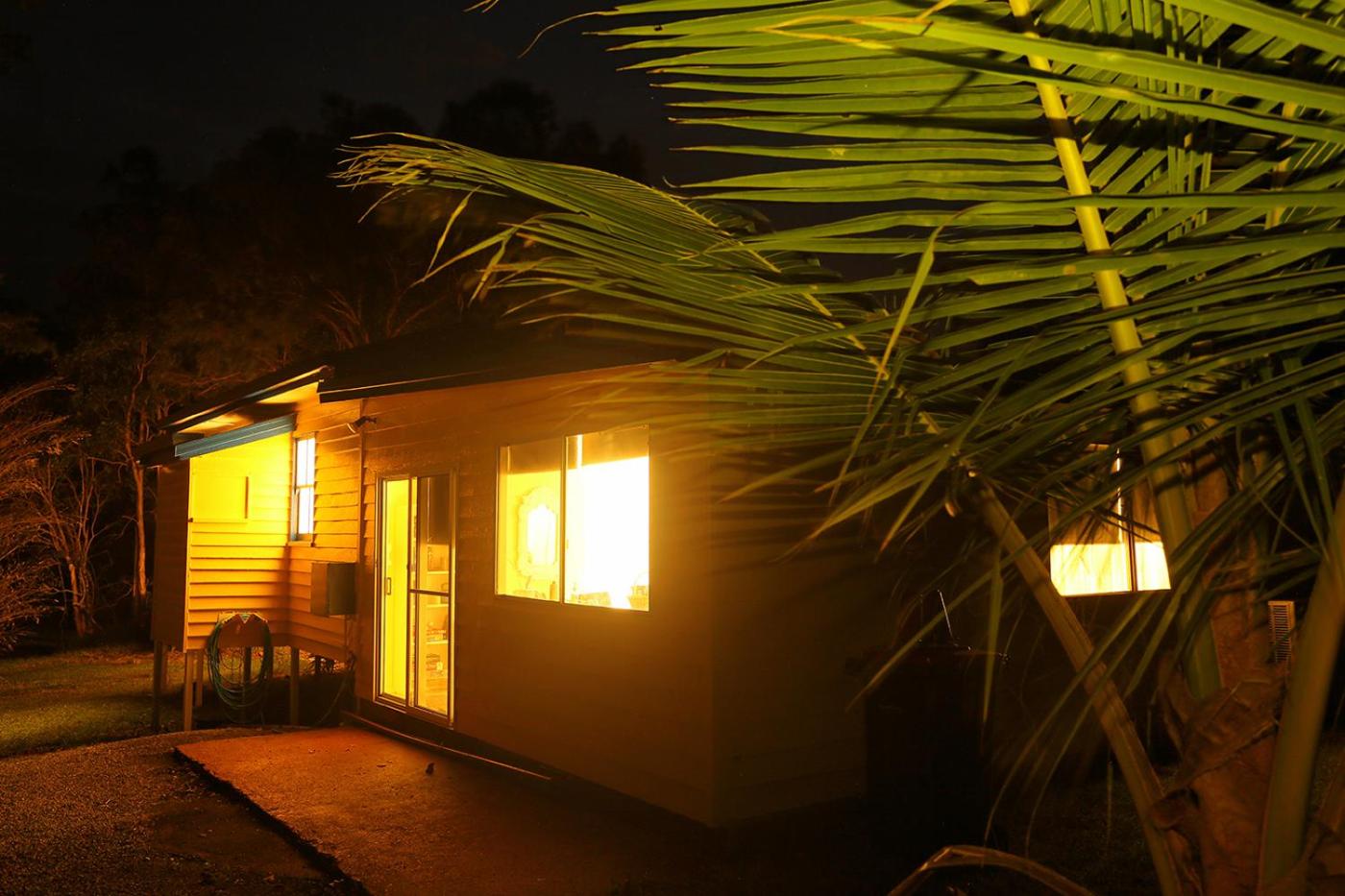Yellow Cottage - bush and beach