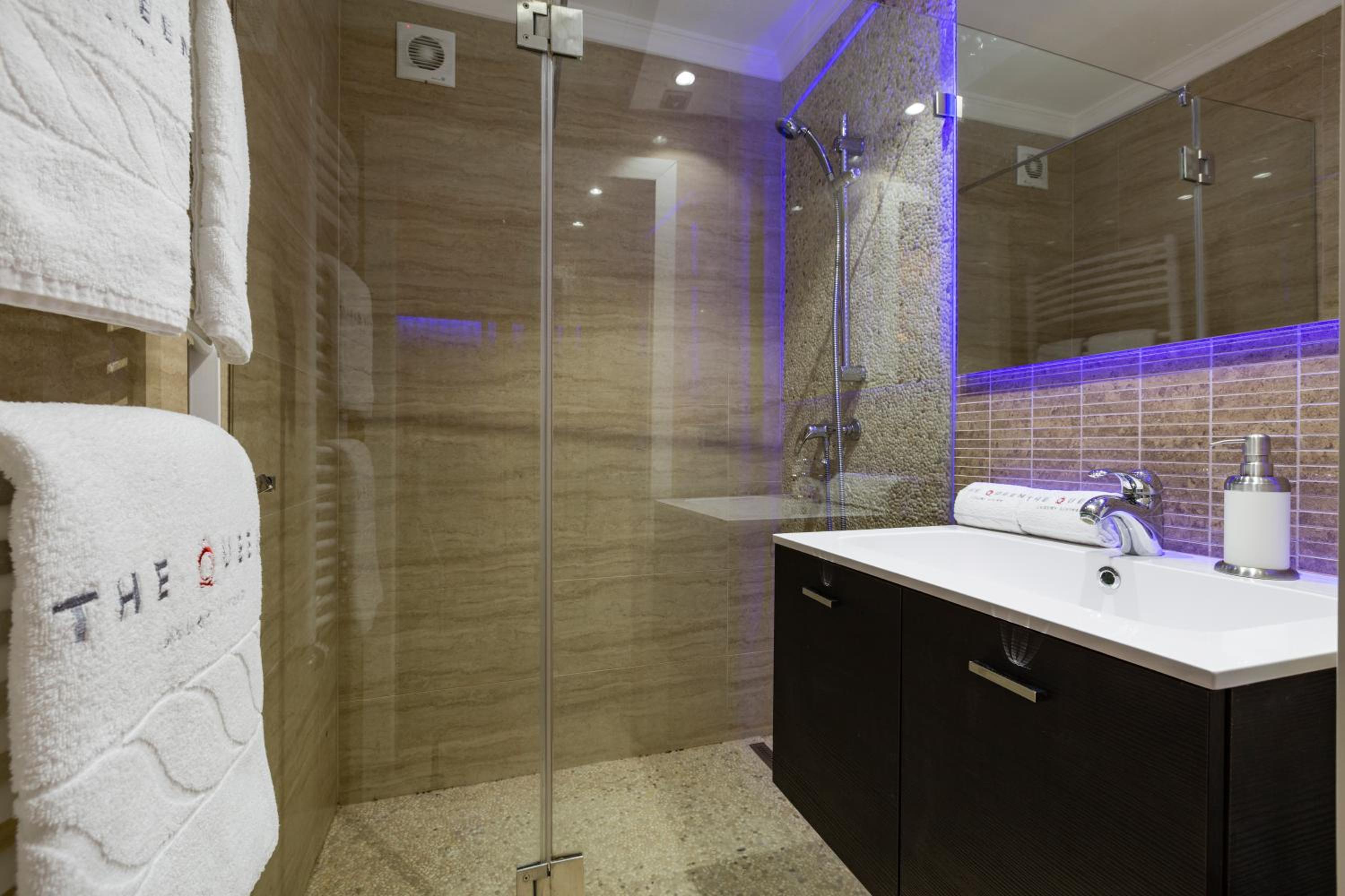 The Queen Luxury Apartments - Villa Vinicia