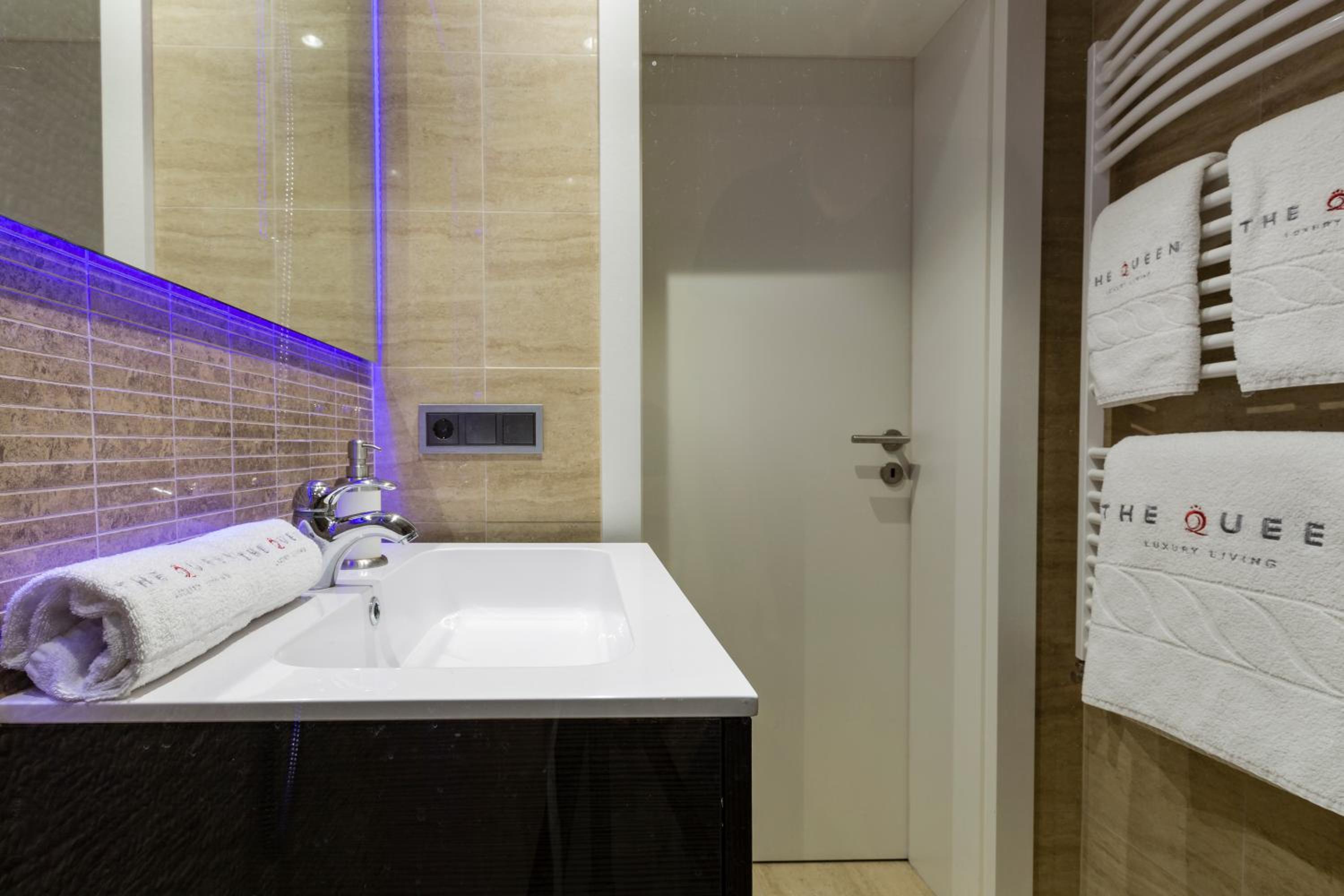 The Queen Luxury Apartments - Villa Vinicia