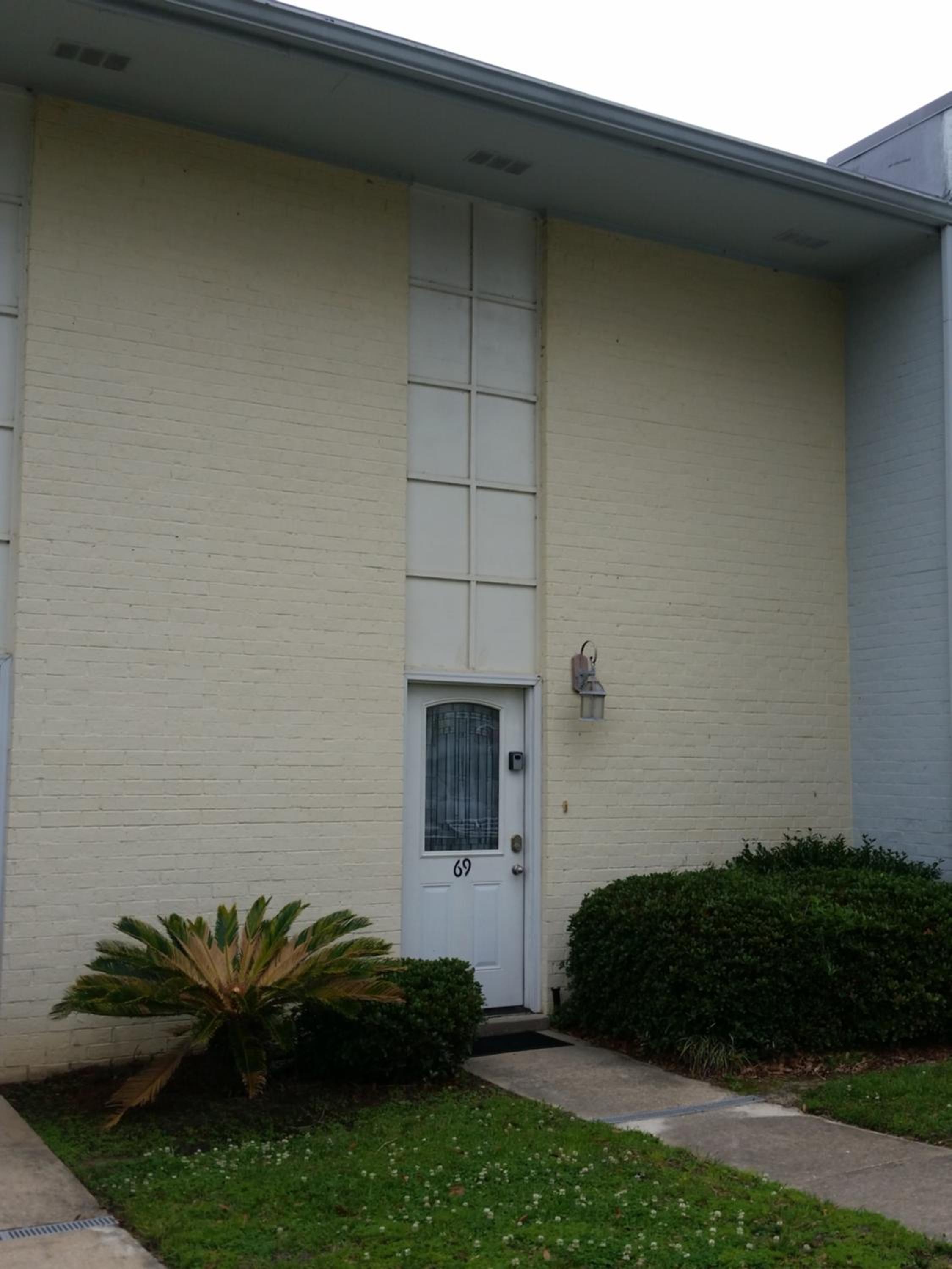 Marina Townhouse at Oak Glenn view 2