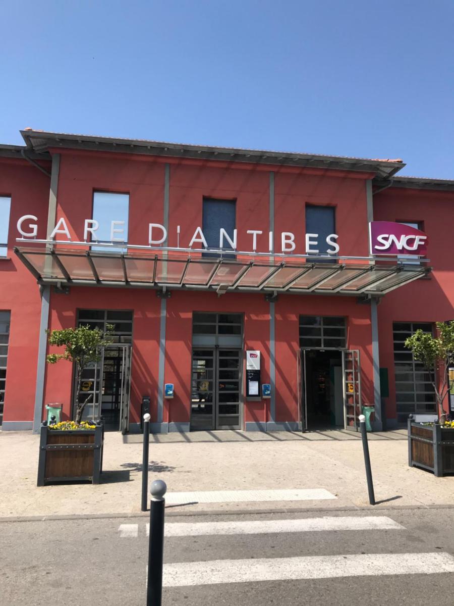 Sleep In Antibes City Center