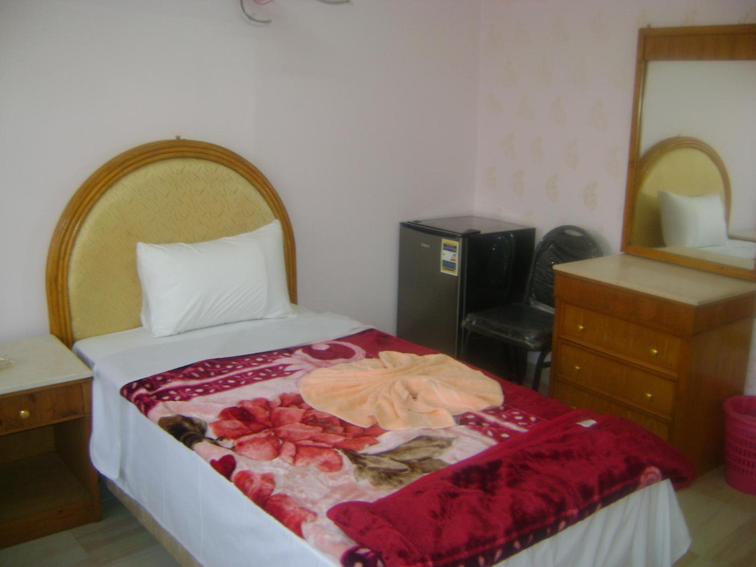 Isis Hostel 2