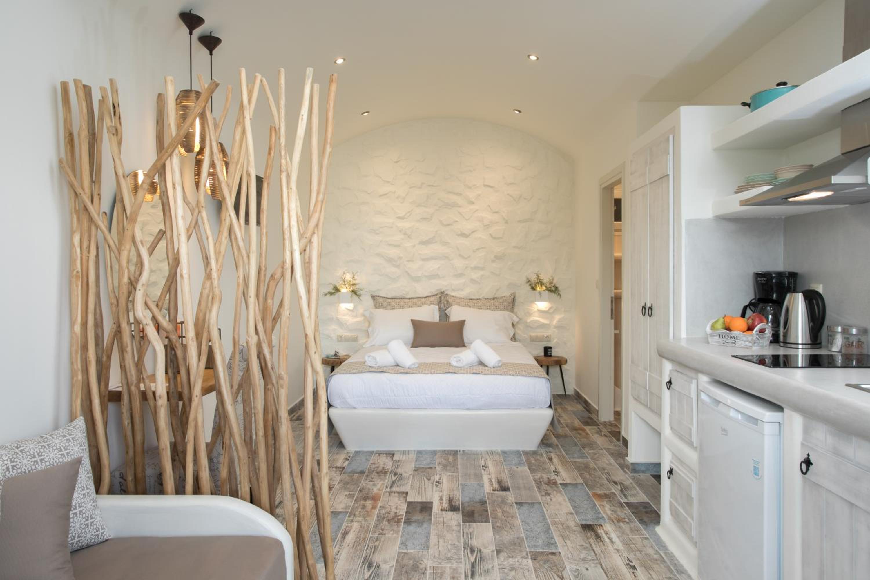 Naxos Petite Studios