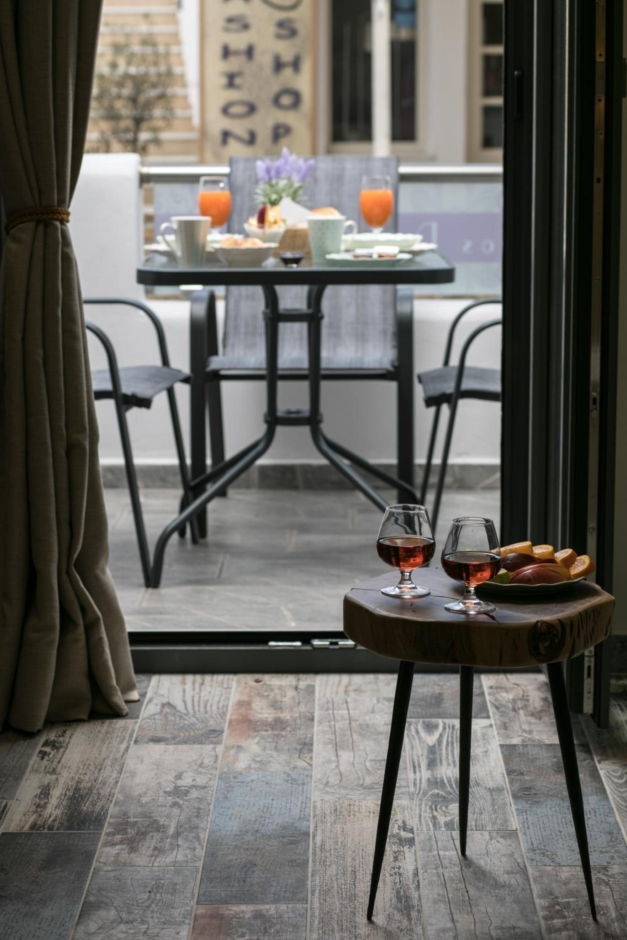 Naxos Petite Studios