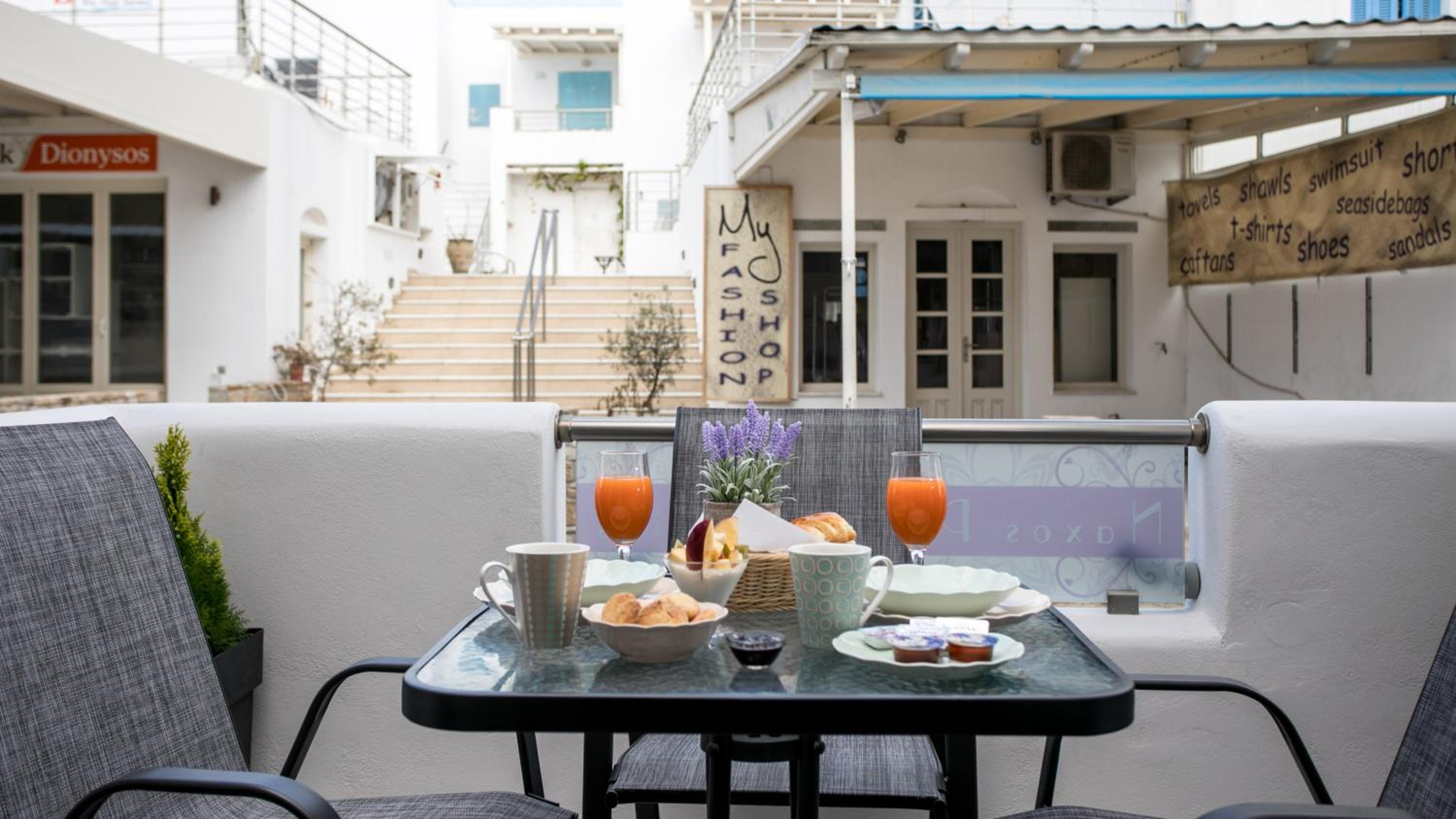 Naxos Petite Studios
