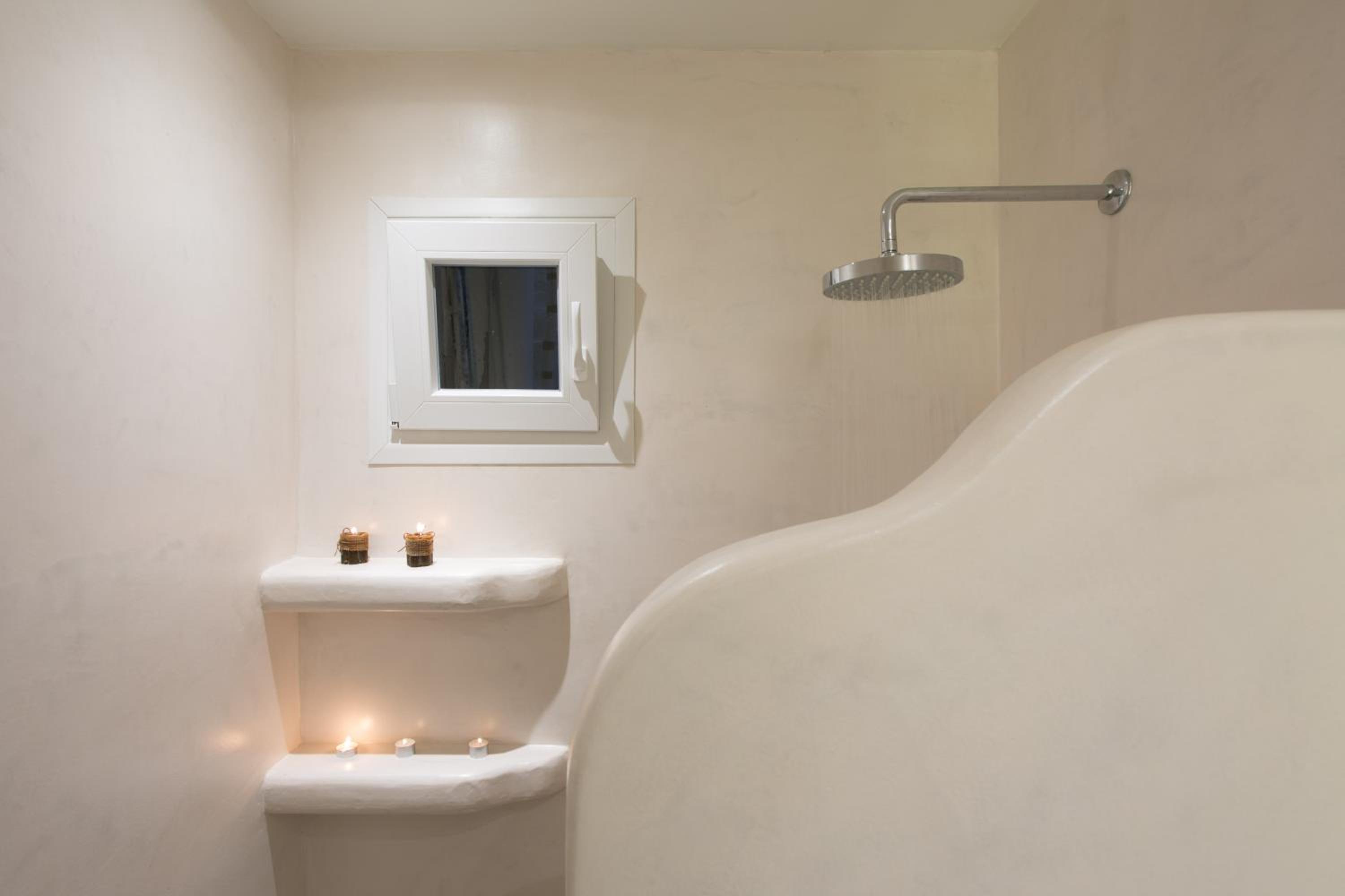 Naxos Petite Studios