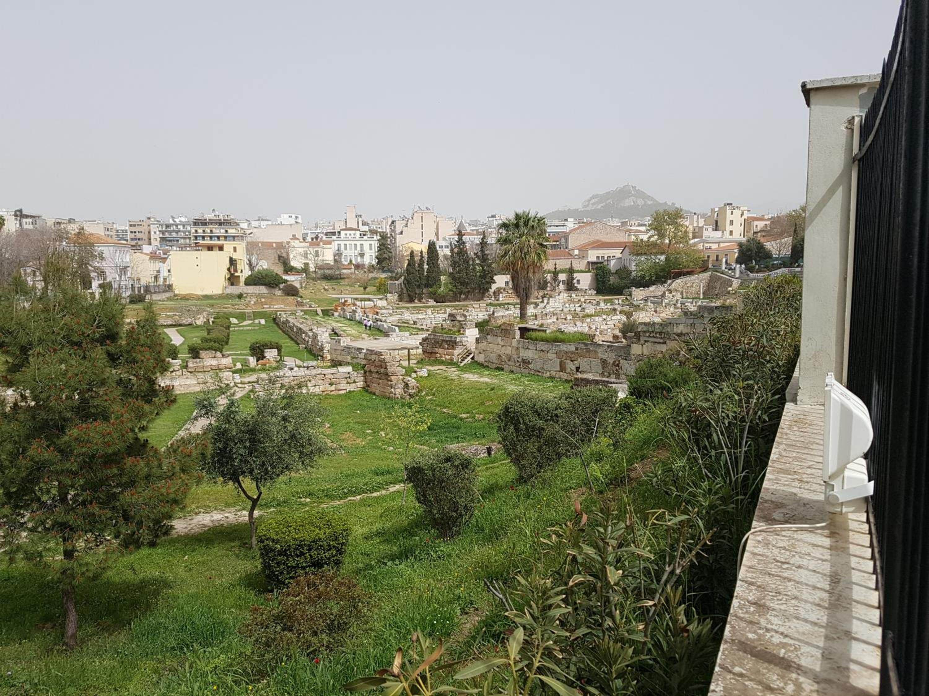 JOHN BEAUTY 50m2, METRO and ACROPOLIS 5'