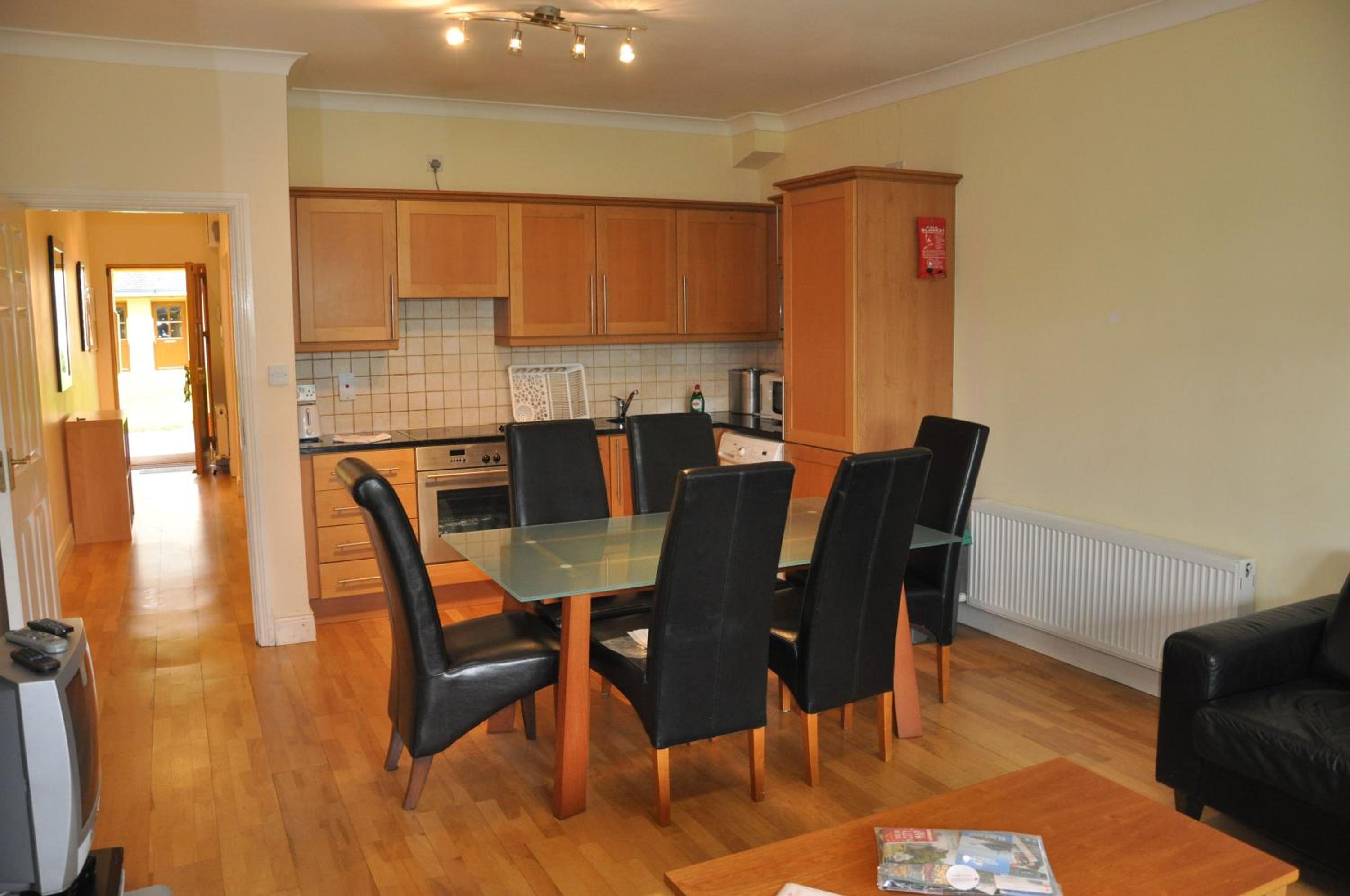 Heyward Mews Holiday Homes Sleeps 6 No 6 by Trident Holiday Homes view 3