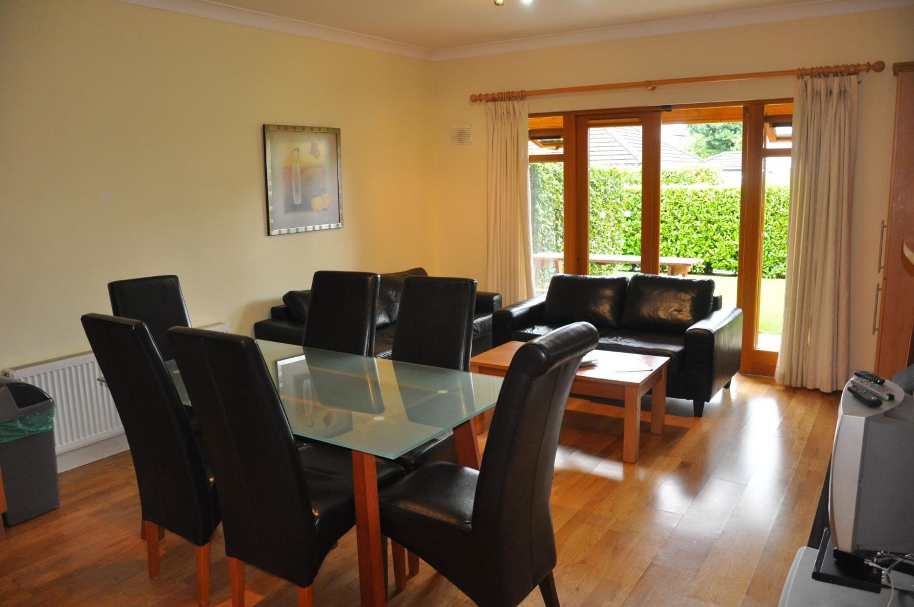 Heyward Mews Holiday Homes Sleeps 6 No 6 by Trident Holiday Homes view 2