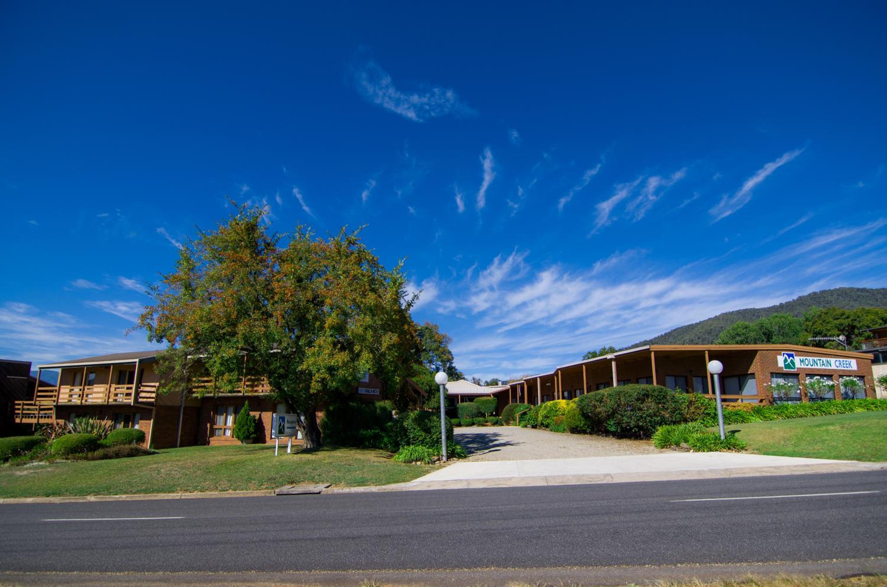Mountain Creek Motel Bar & Restaurant