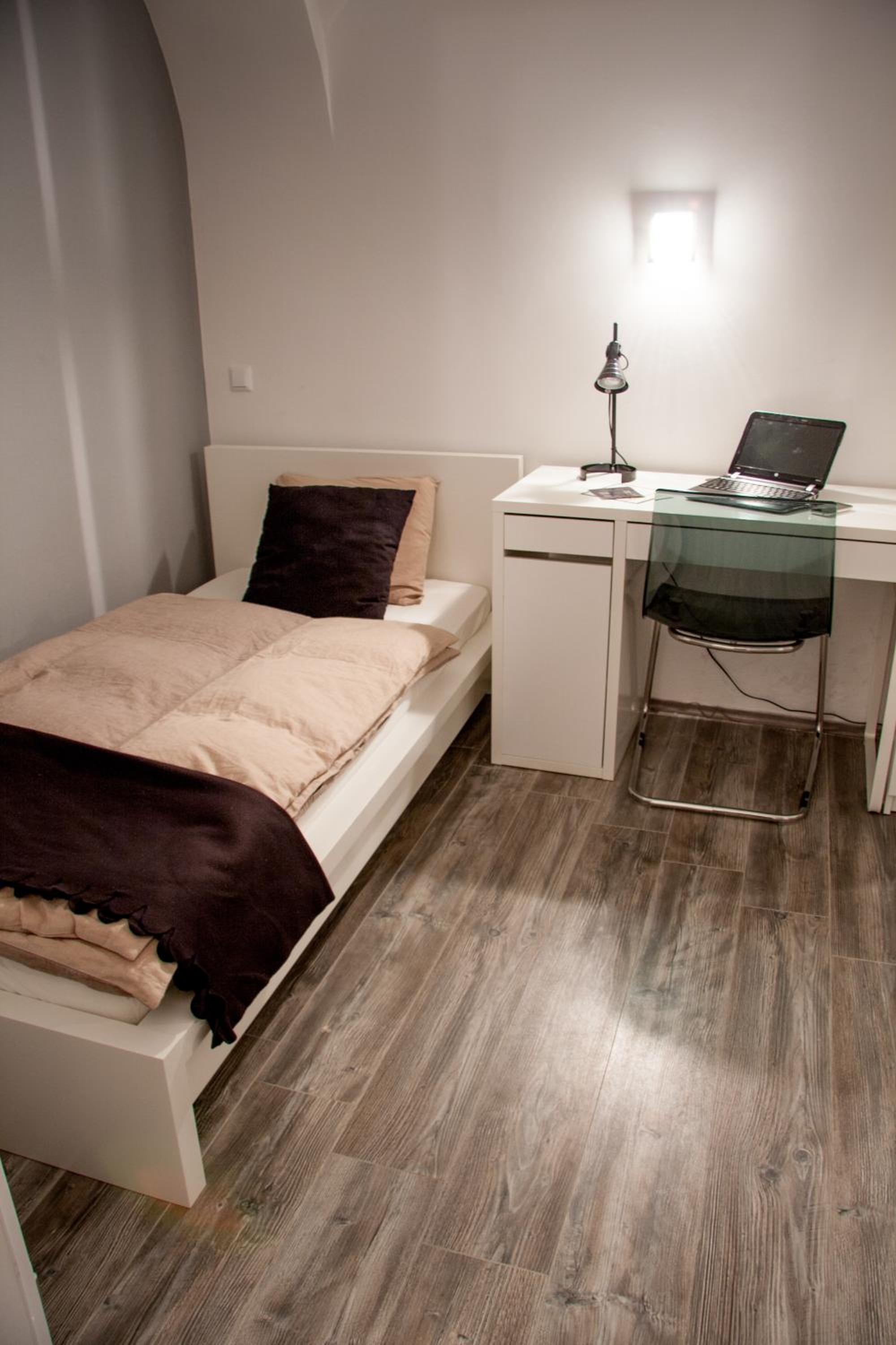 4 Rooms view 3