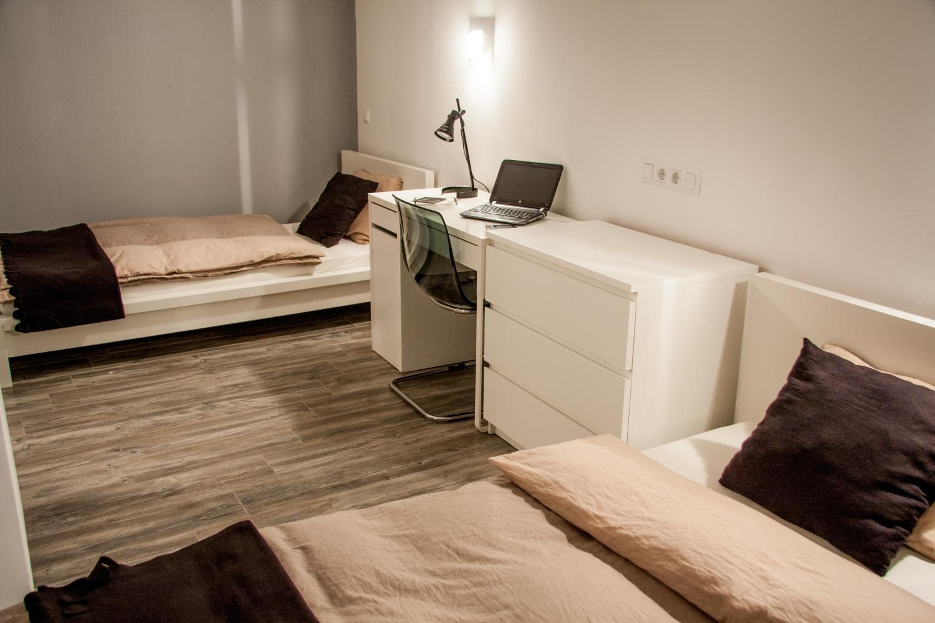 4 Rooms view 2