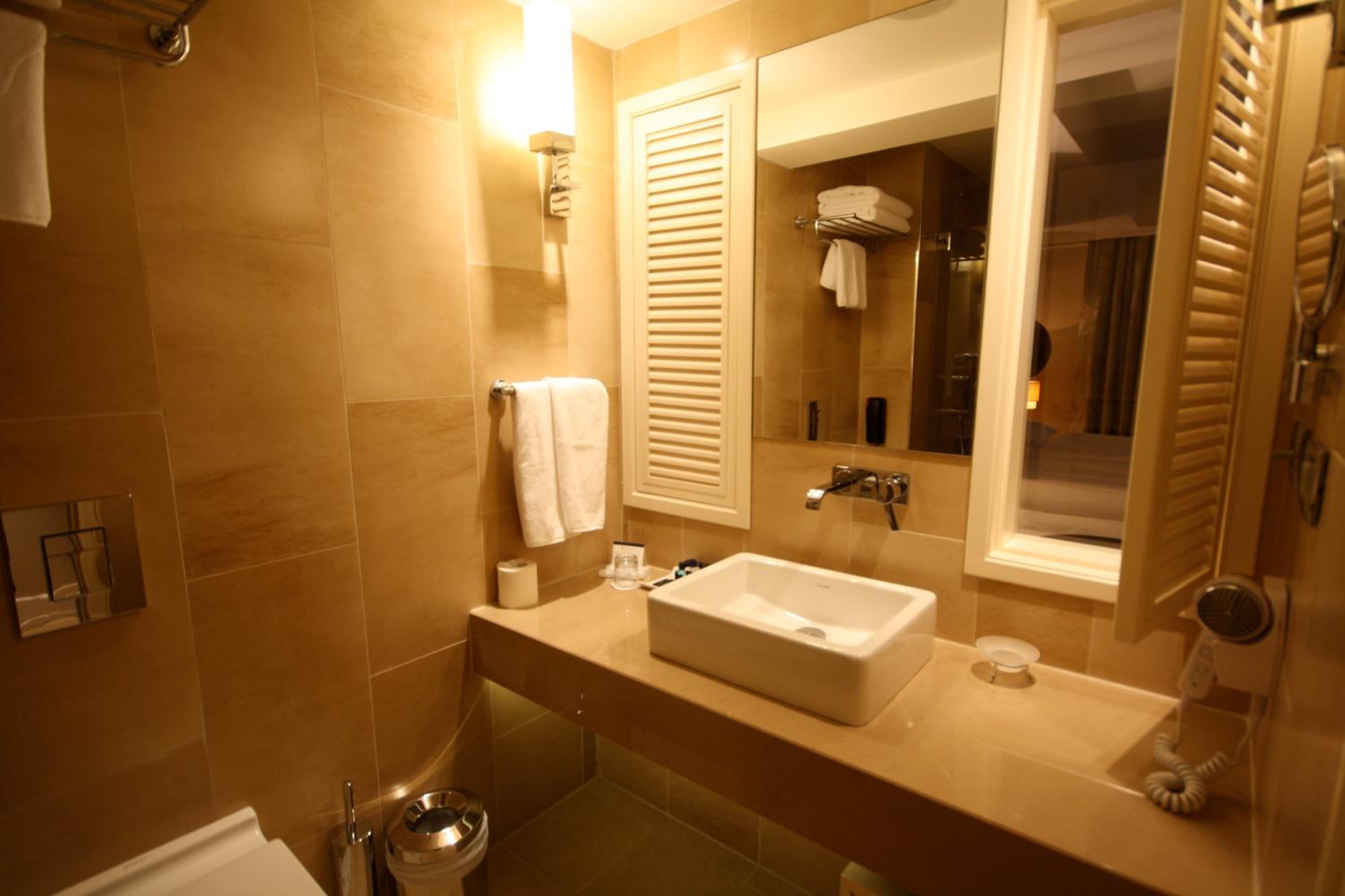 Titanic Comfort Sisli - Image 35