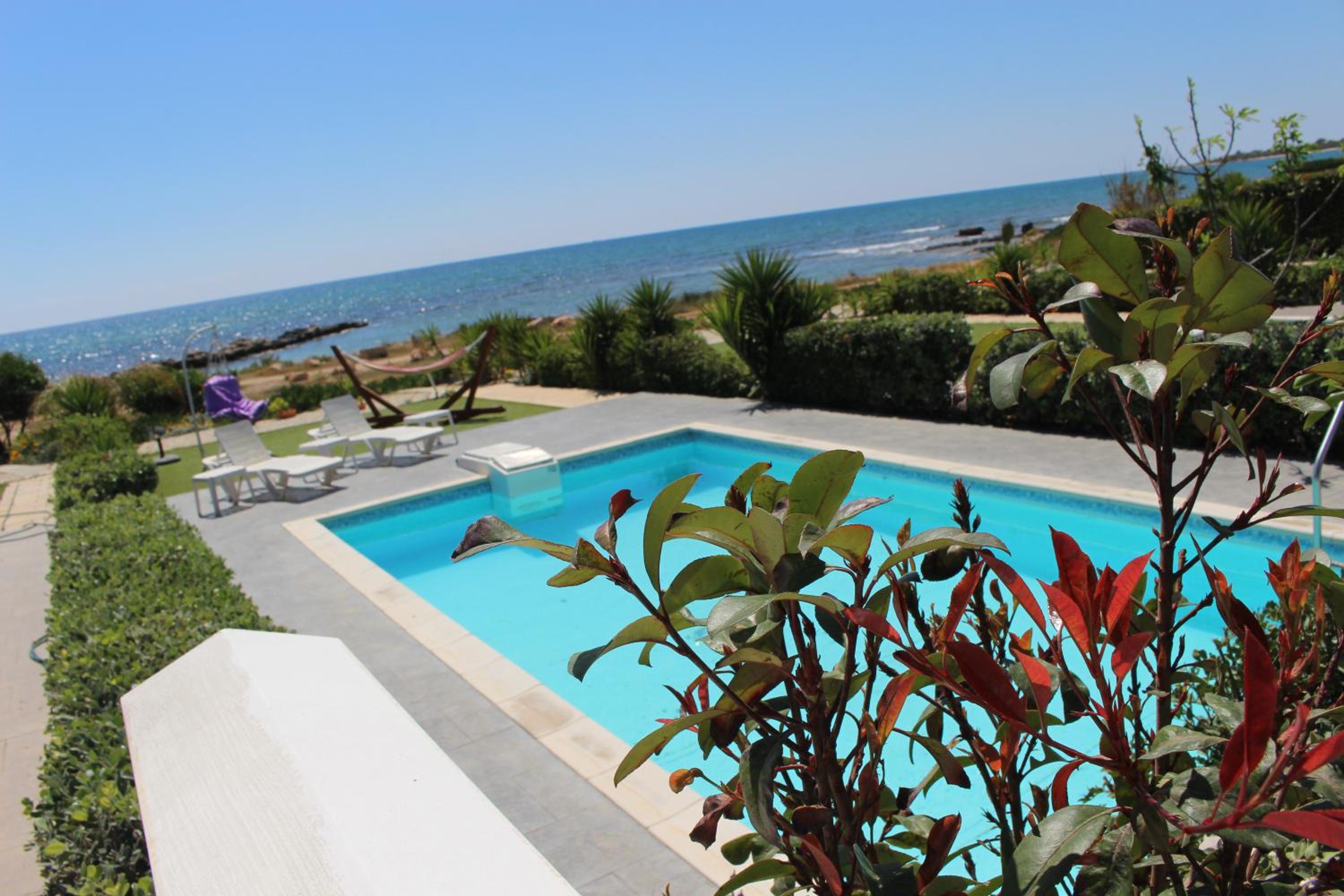 Gorgona Seafront Villas 3 Bedroom With Private Swimming Pool