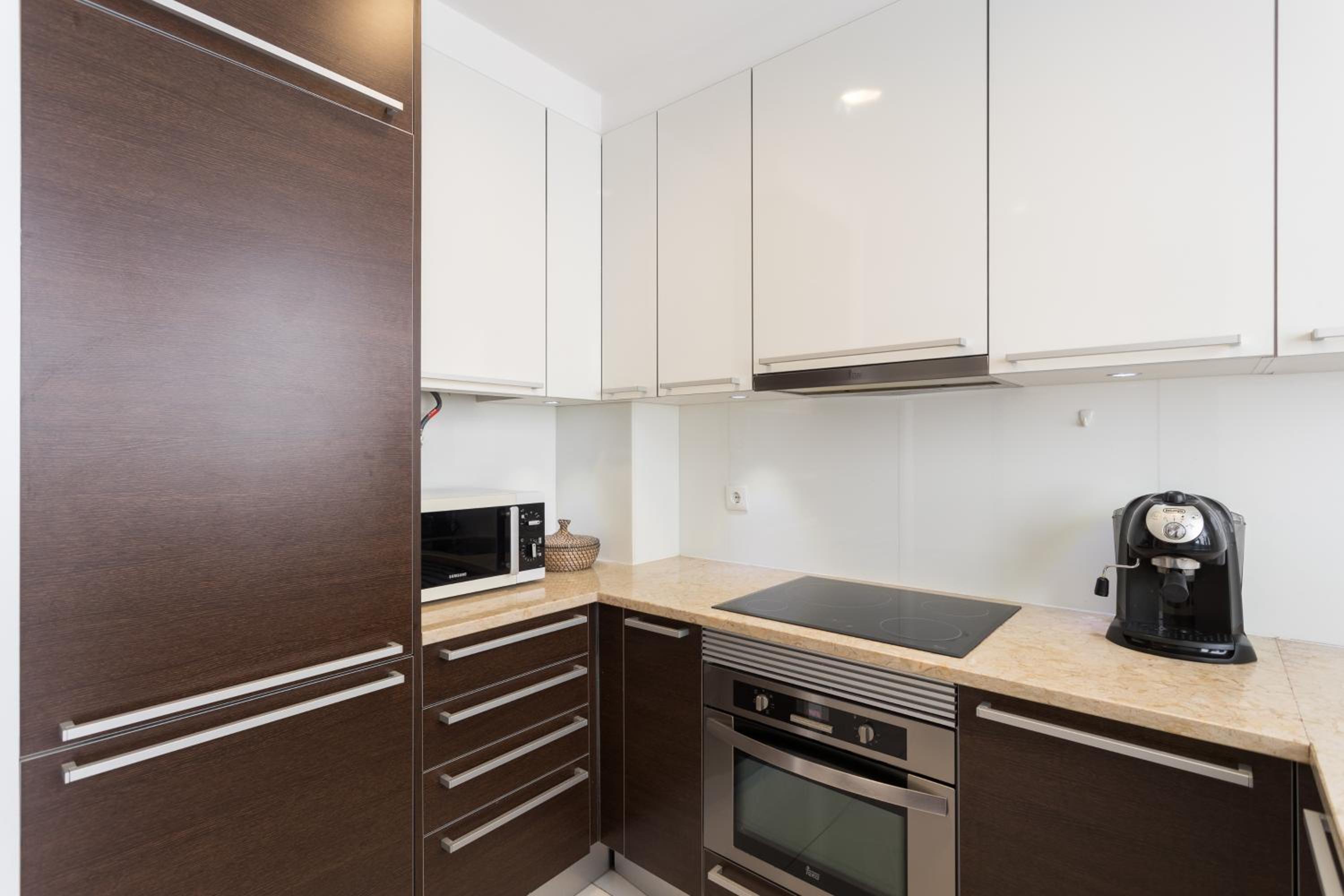 Rossio Penthouse Three-Bedroom Apartment w/ River View and Parking - by LU Holidays