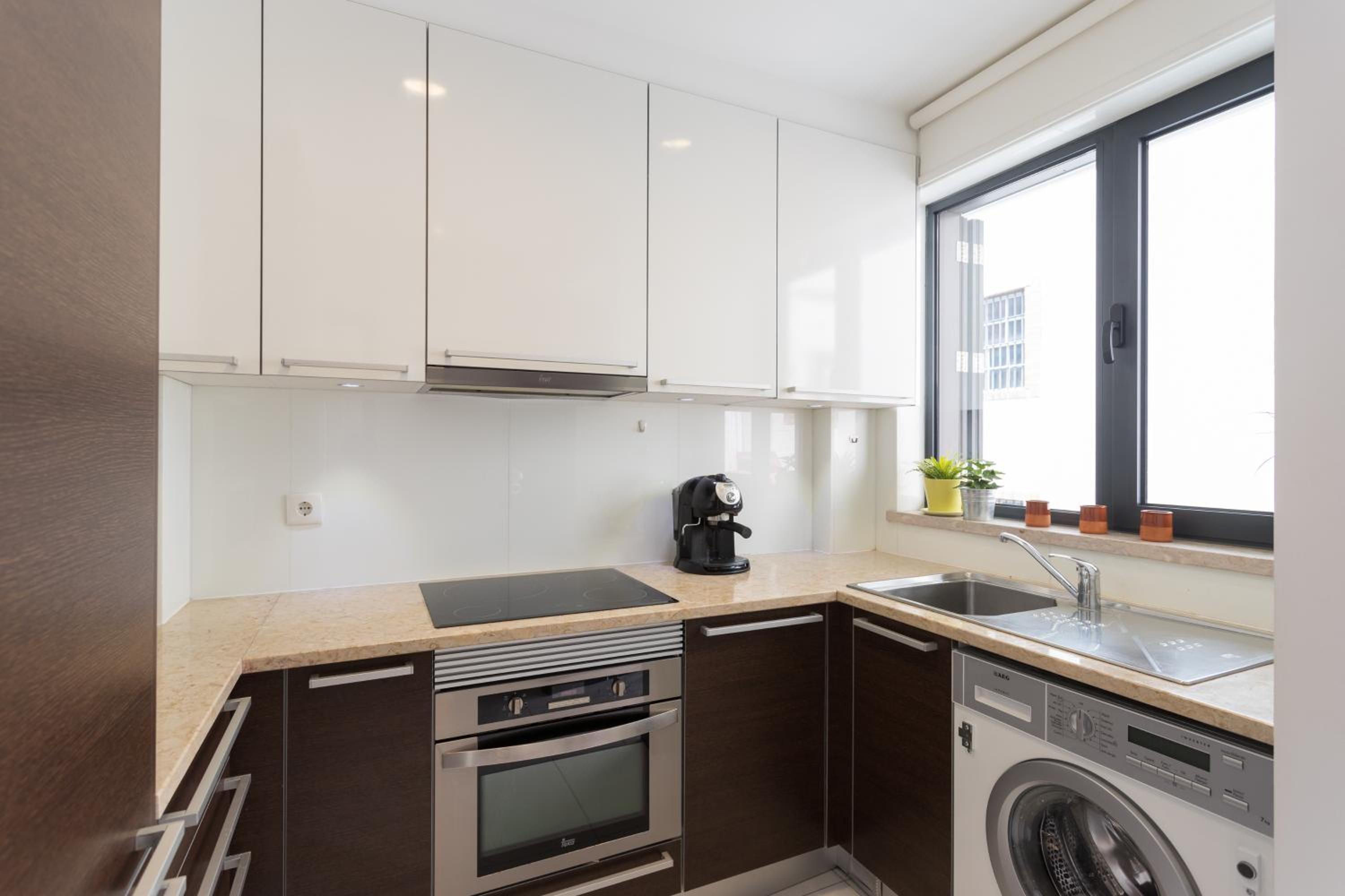 Rossio Penthouse Three-Bedroom Apartment w/ River View and Parking - by LU Holidays
