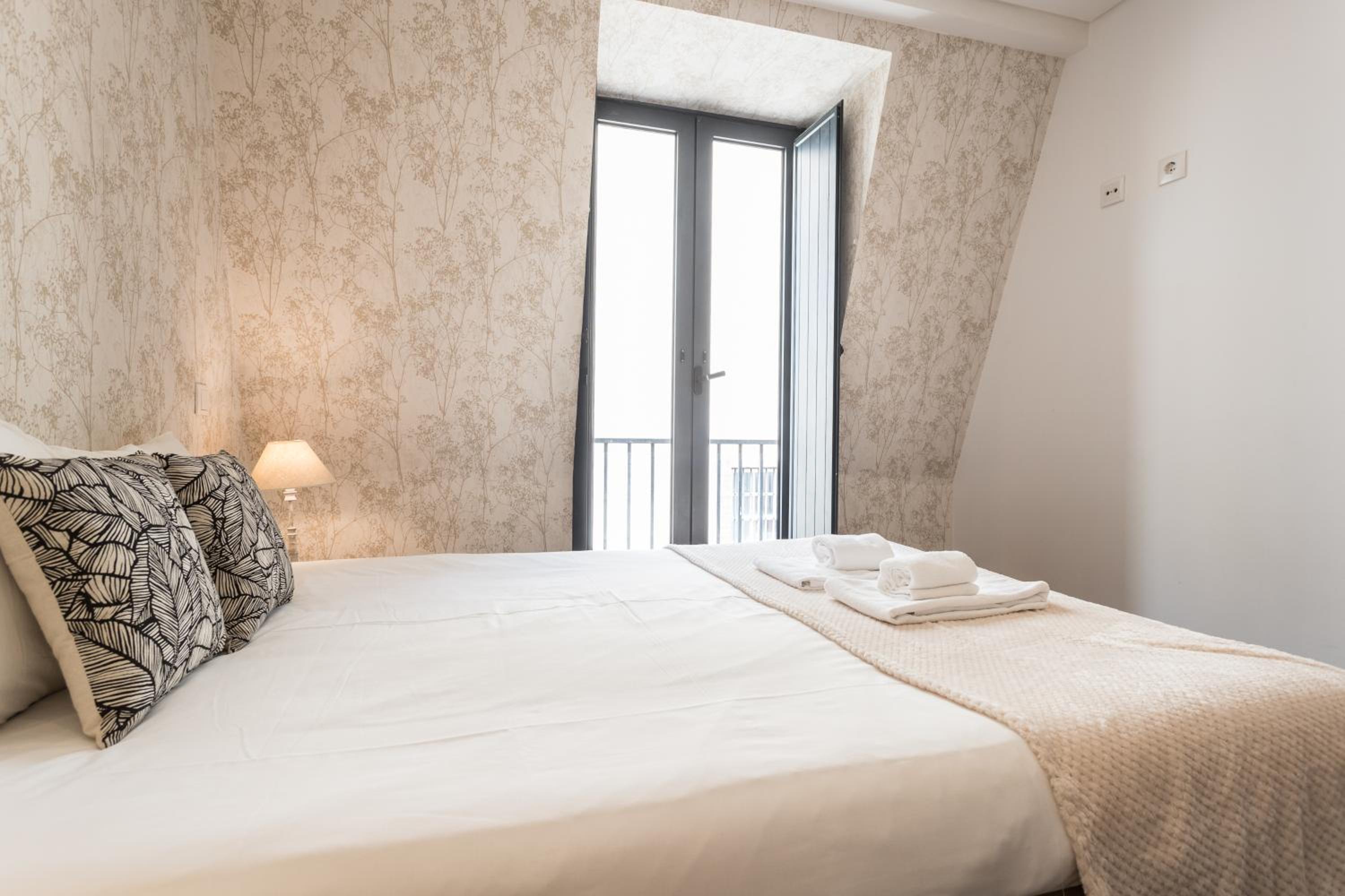 Rossio Penthouse Three-Bedroom Apartment w/ River View and Parking - by LU Holidays
