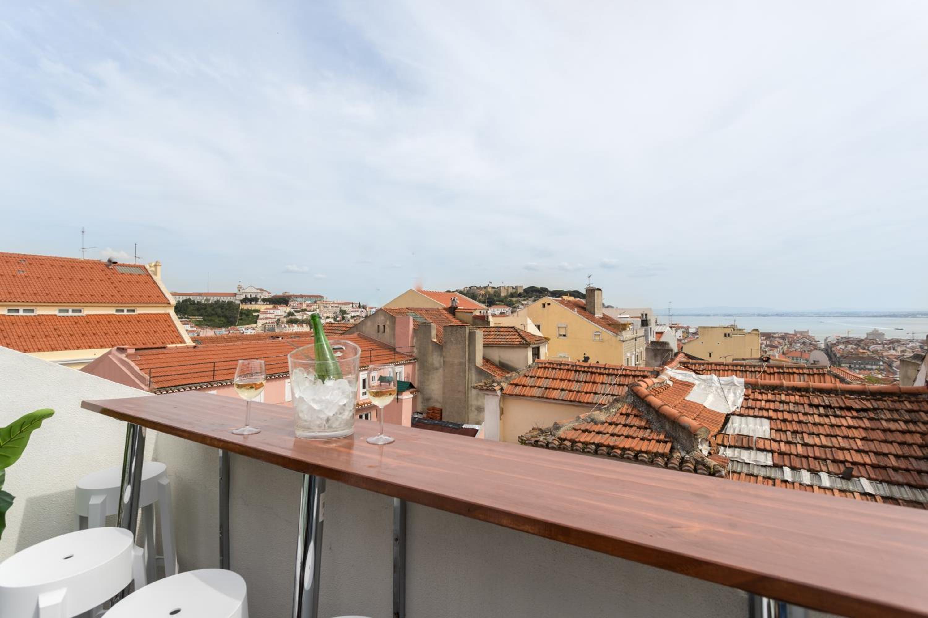 Rossio Penthouse Three-Bedroom Apartment w/ River View and Parking - by LU Holidays