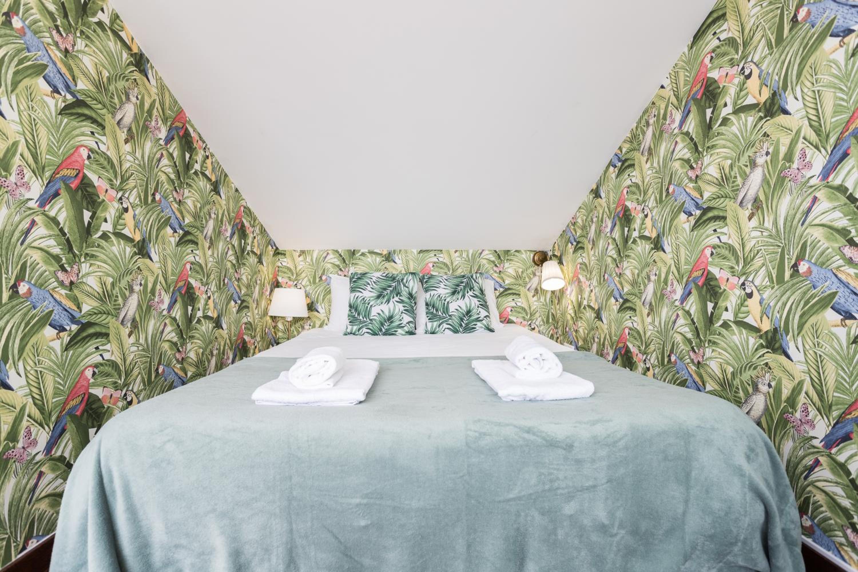 Rossio Penthouse Three-Bedroom Apartment w/ River View and Parking - by LU Holidays