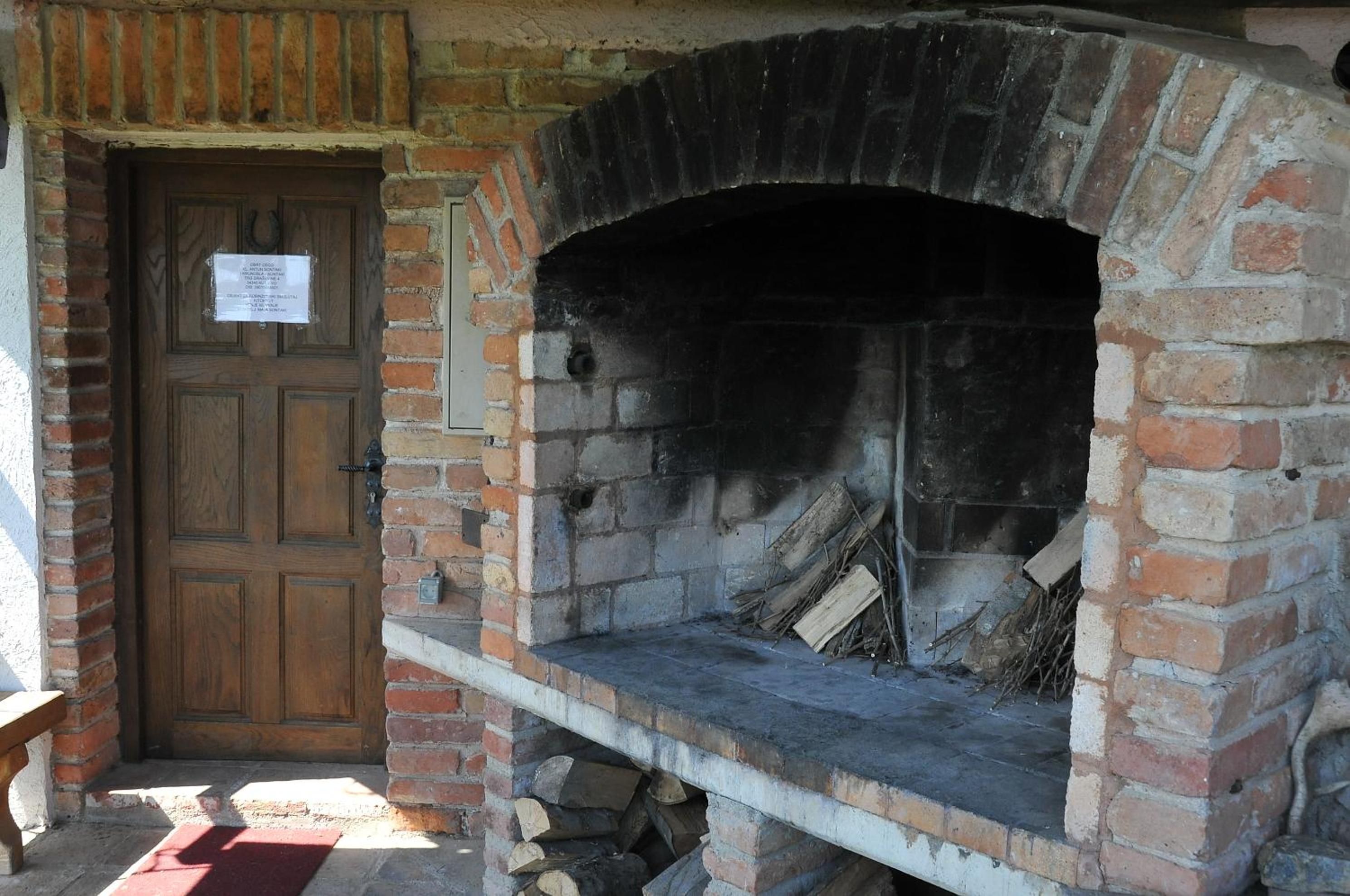 Photo 10