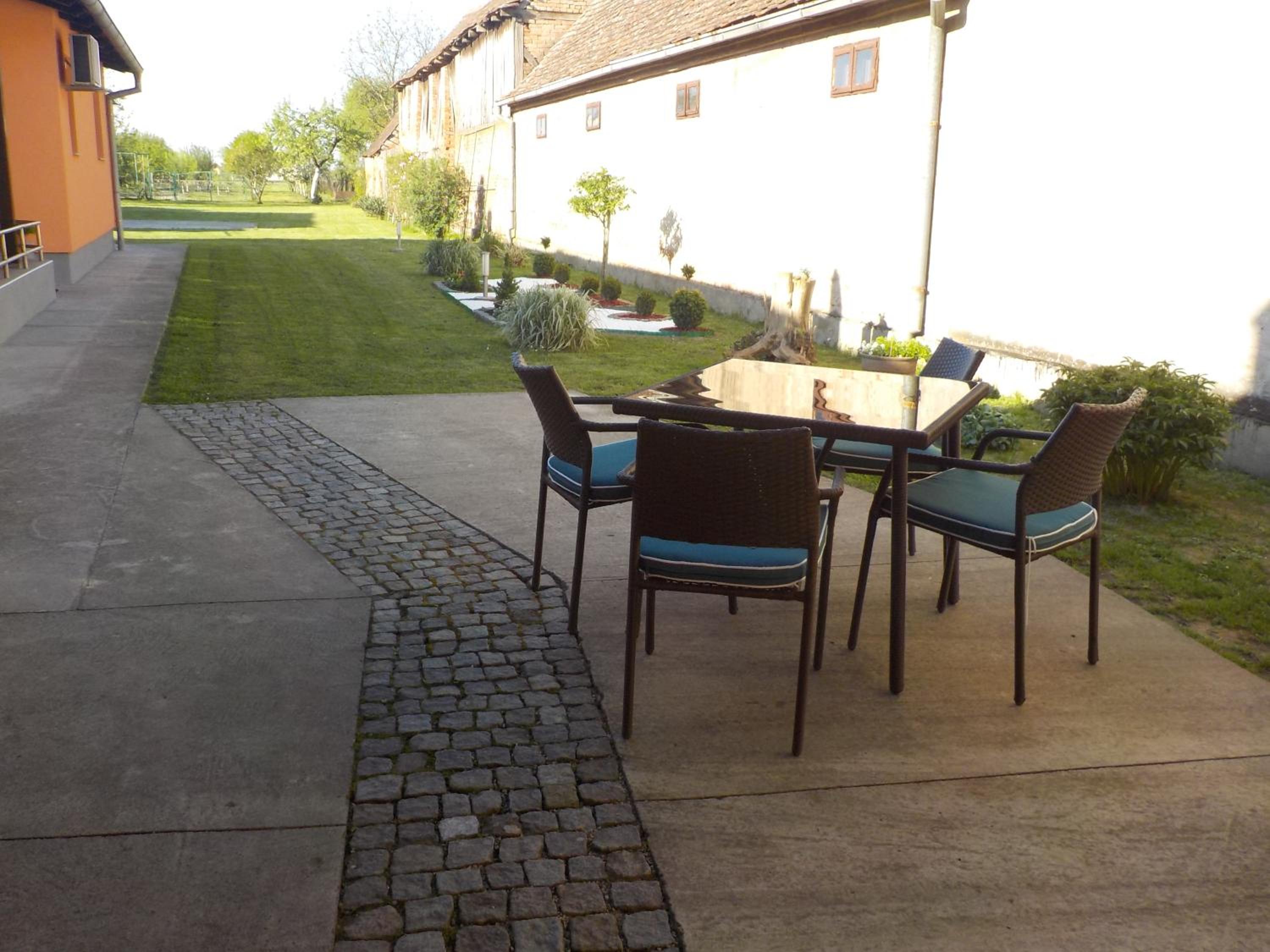 Photo 10