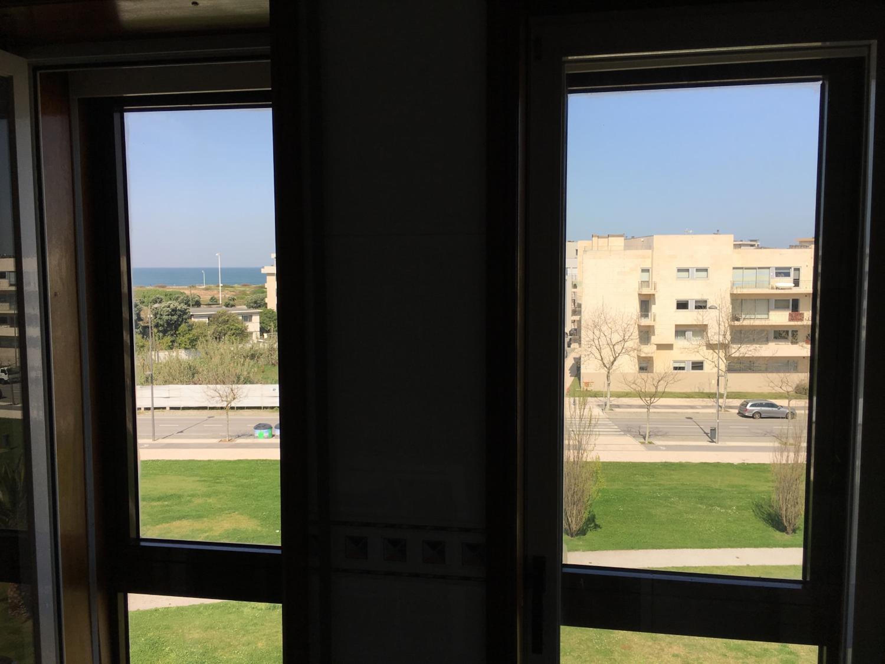 Cozy Beach Front with Rooftop view 2