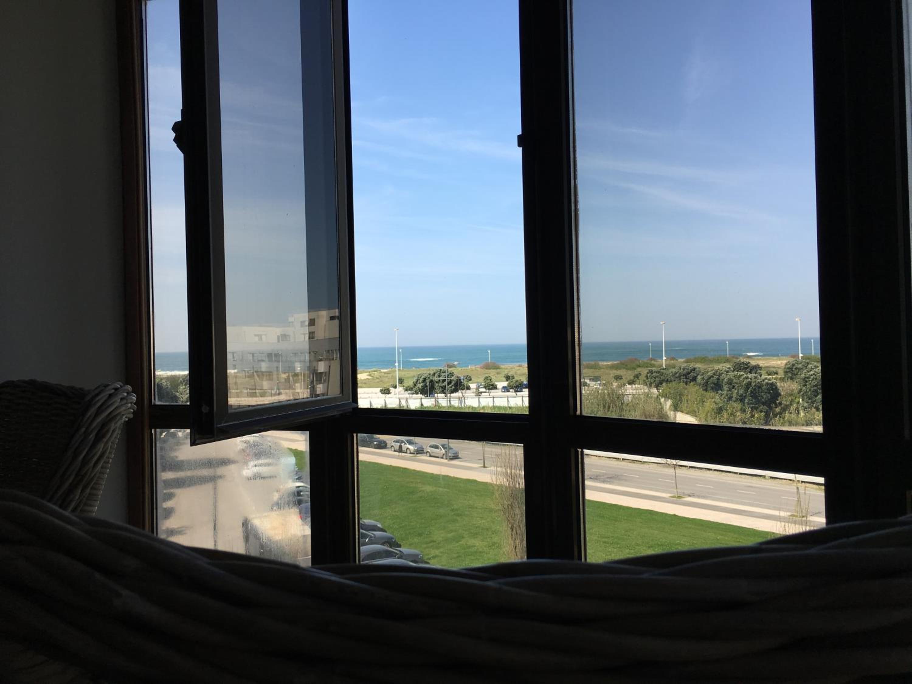 Cozy Beach Front with Rooftop view 3