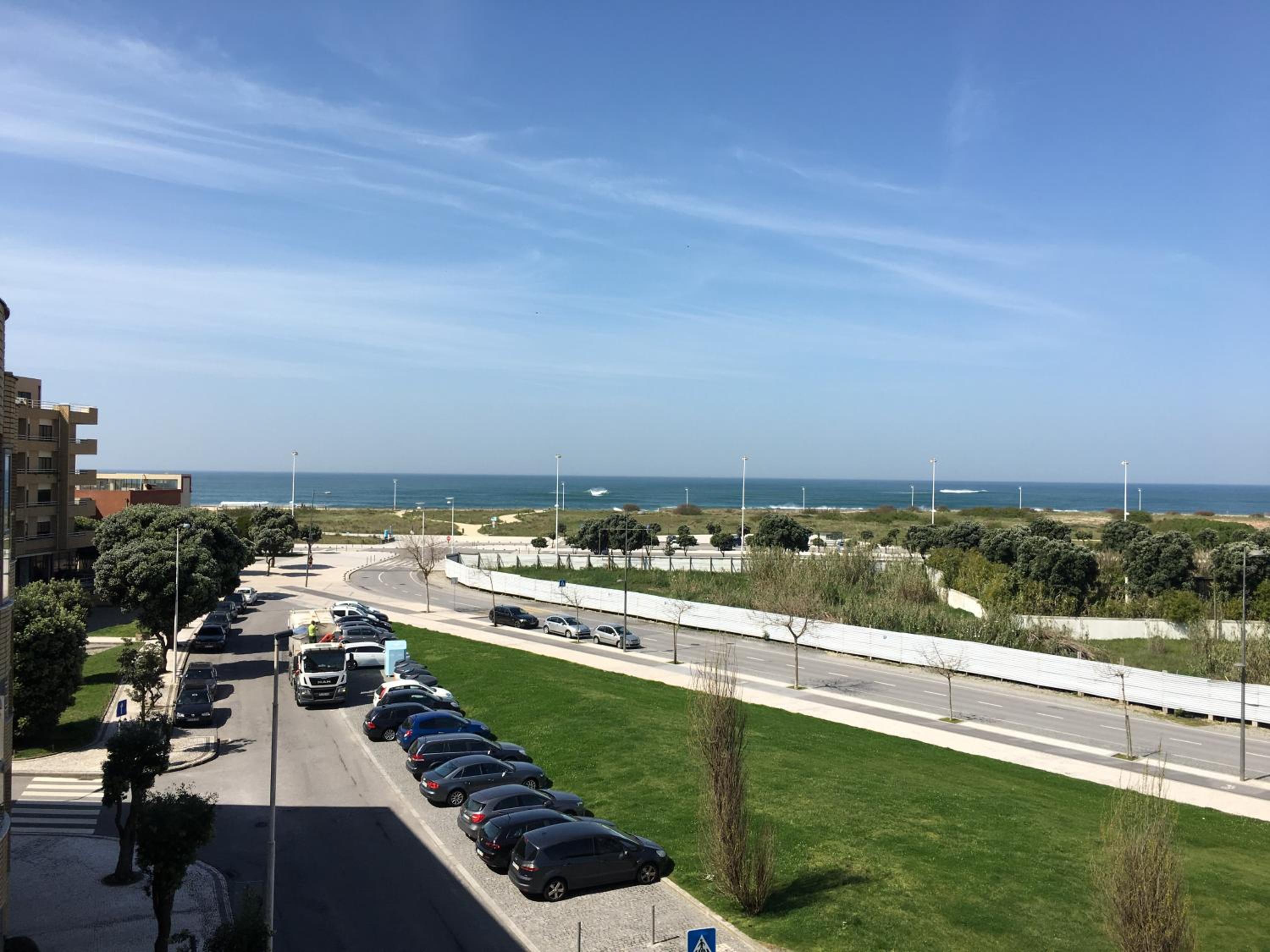 Cozy Beach Front with Rooftop view 4