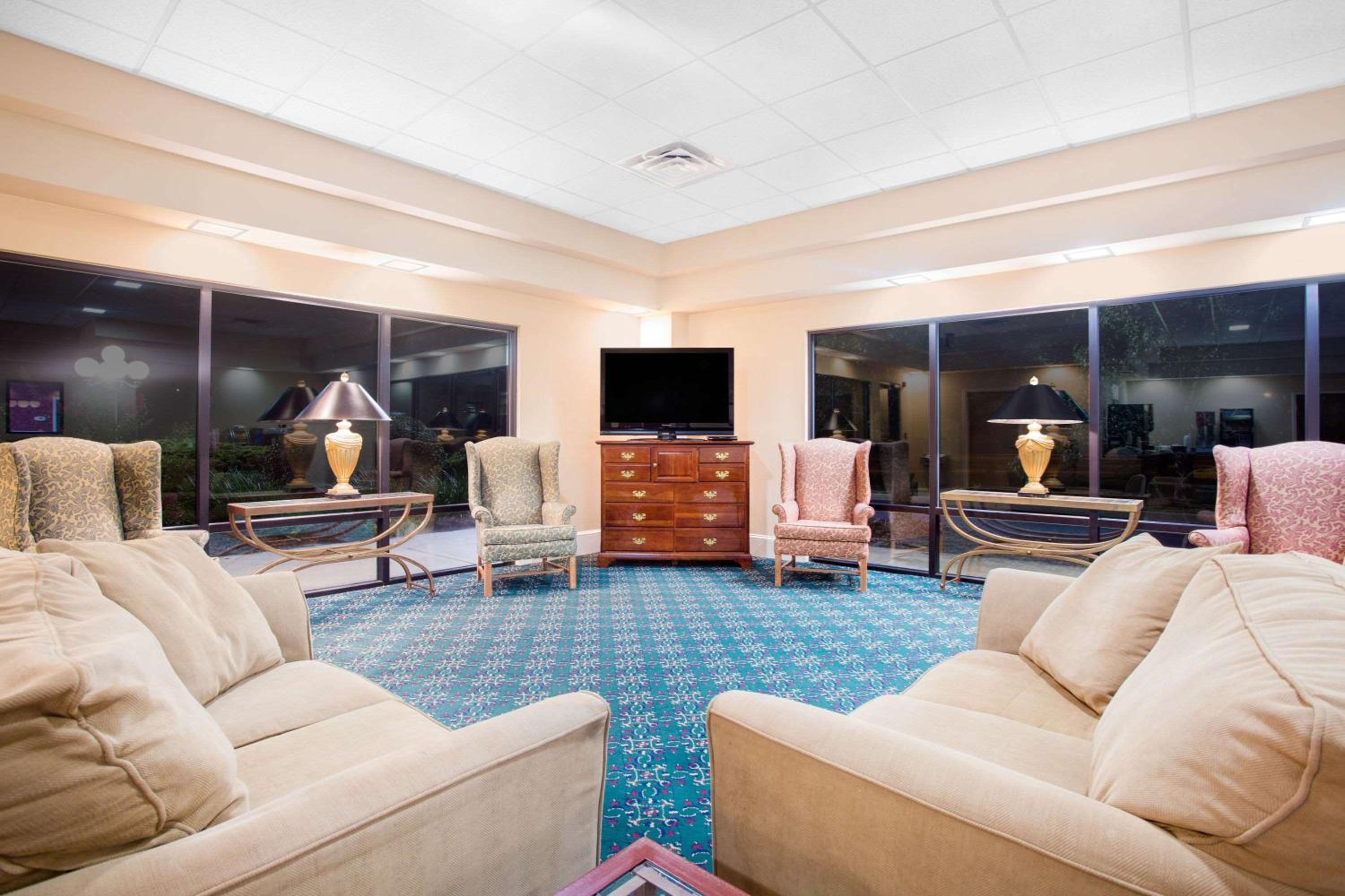 Days Inn by Wyndham Metter - Property Image 17