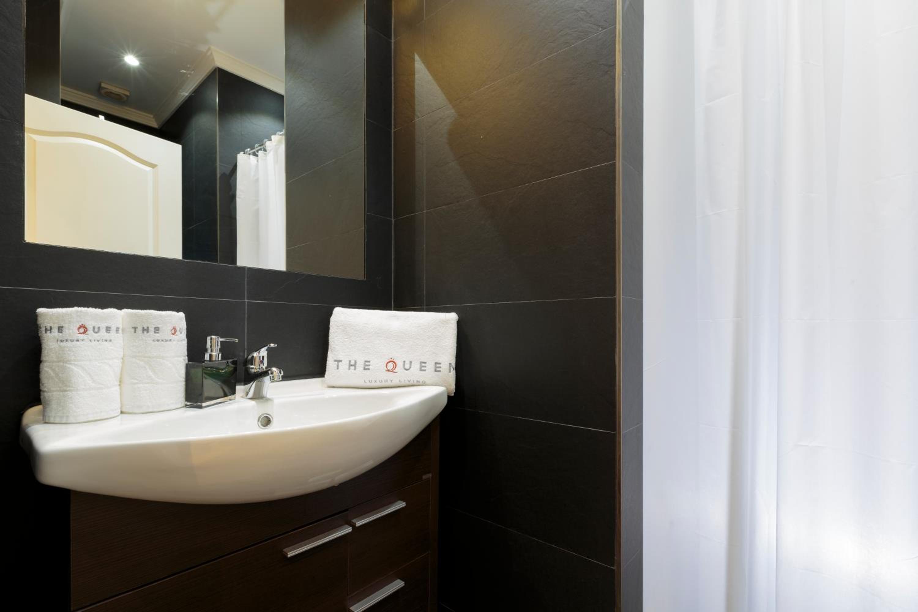 The Queen Luxury Apartments - Villa Cortina